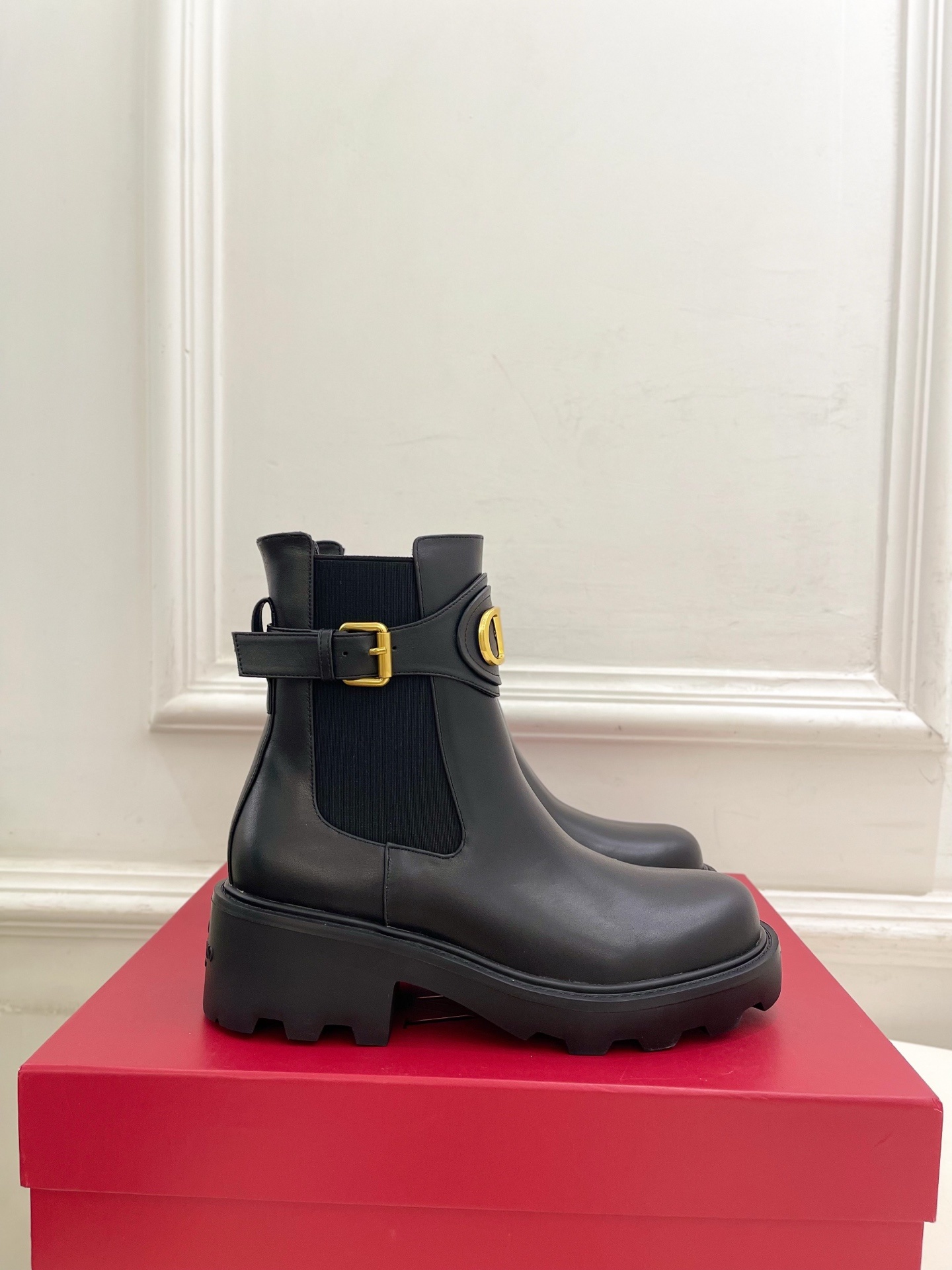 Valentino 华伦天奴2025秋冬新品VLOGO SIGNATURE 小牛皮短靴☑️———————