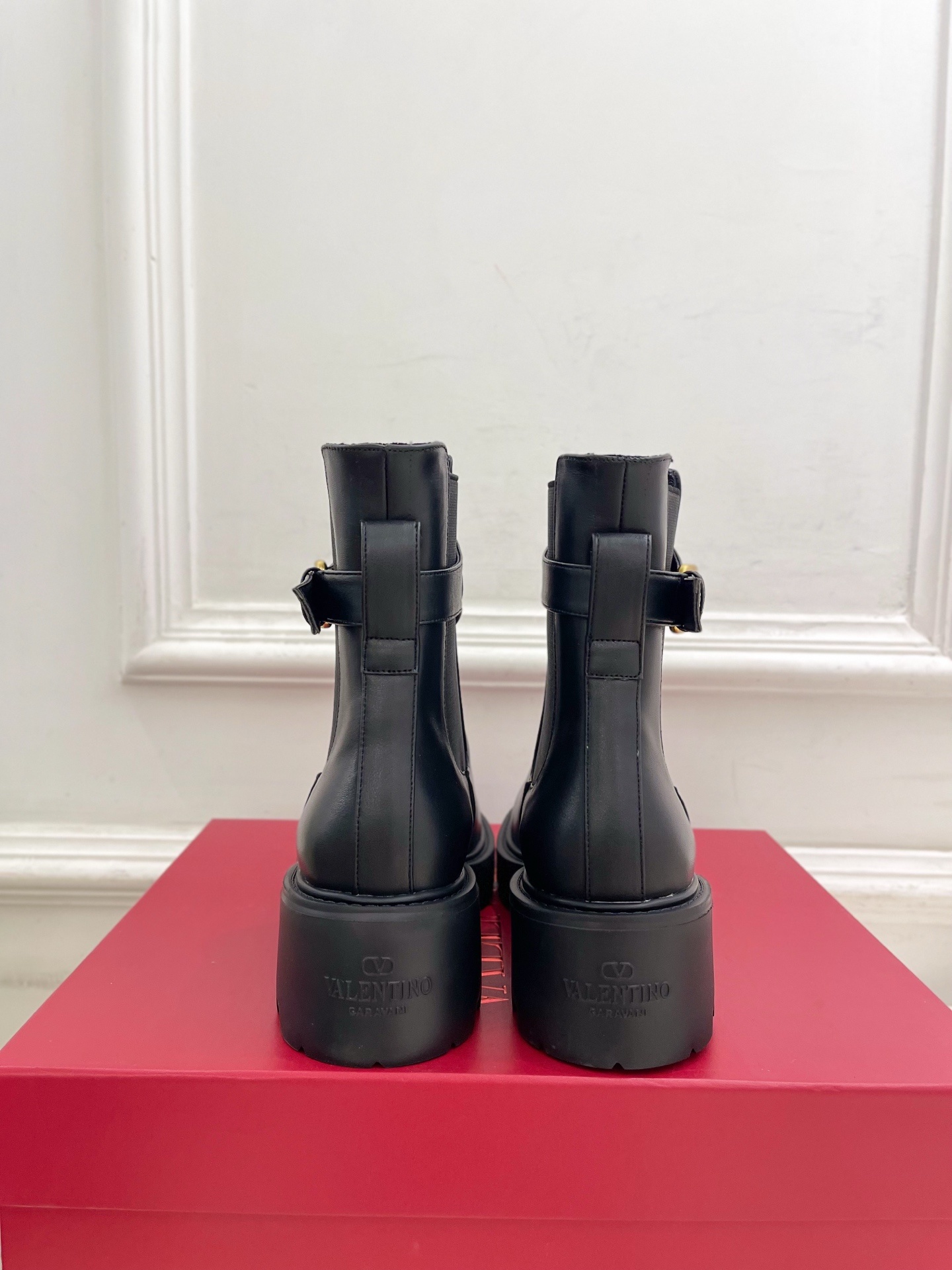 Valentino 华伦天奴2025秋冬新品VLOGO SIGNATURE 小牛皮短靴☑️———————