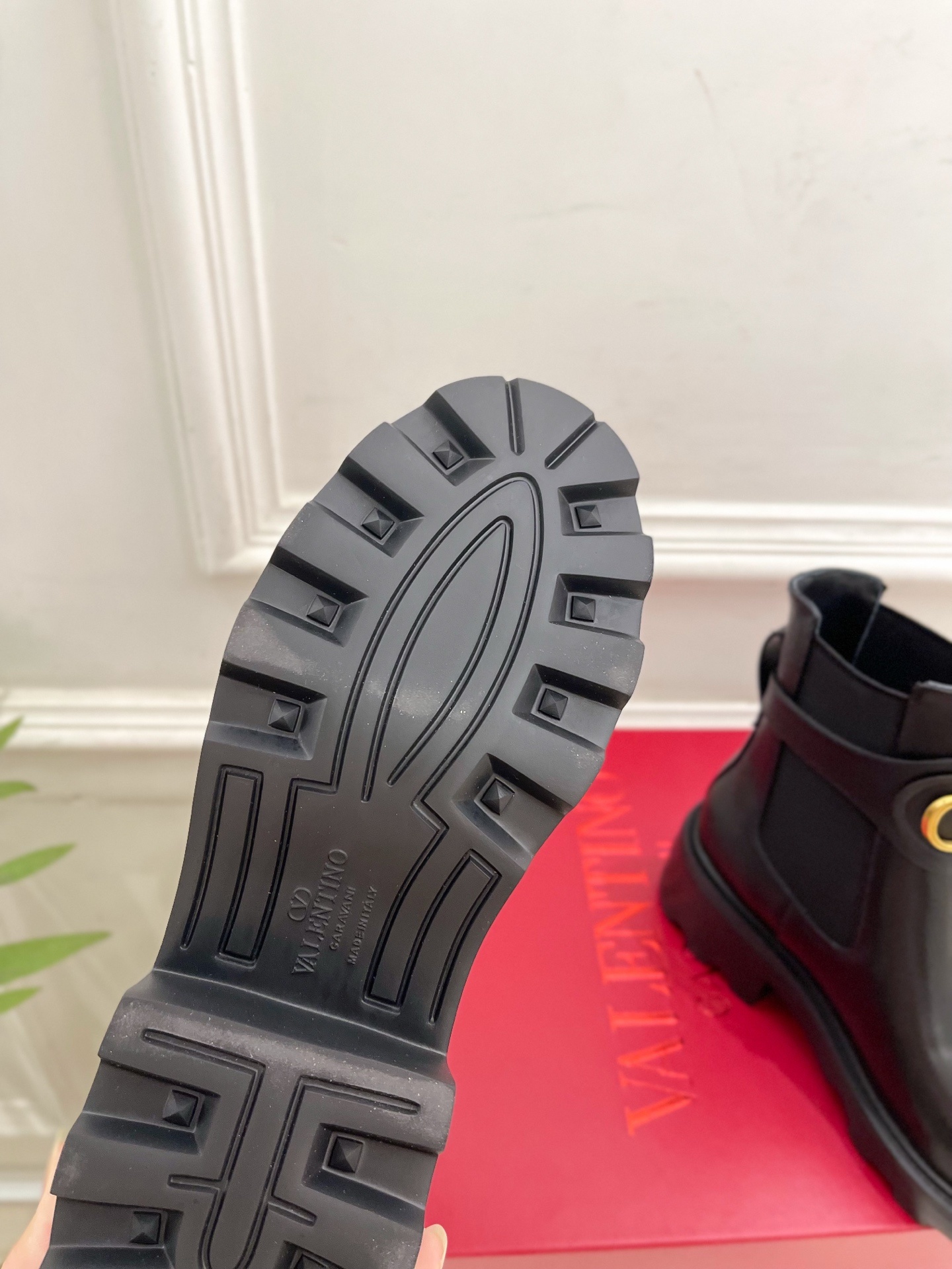 Valentino 华伦天奴2025秋冬新品VLOGO SIGNATURE 小牛皮短靴☑️———————