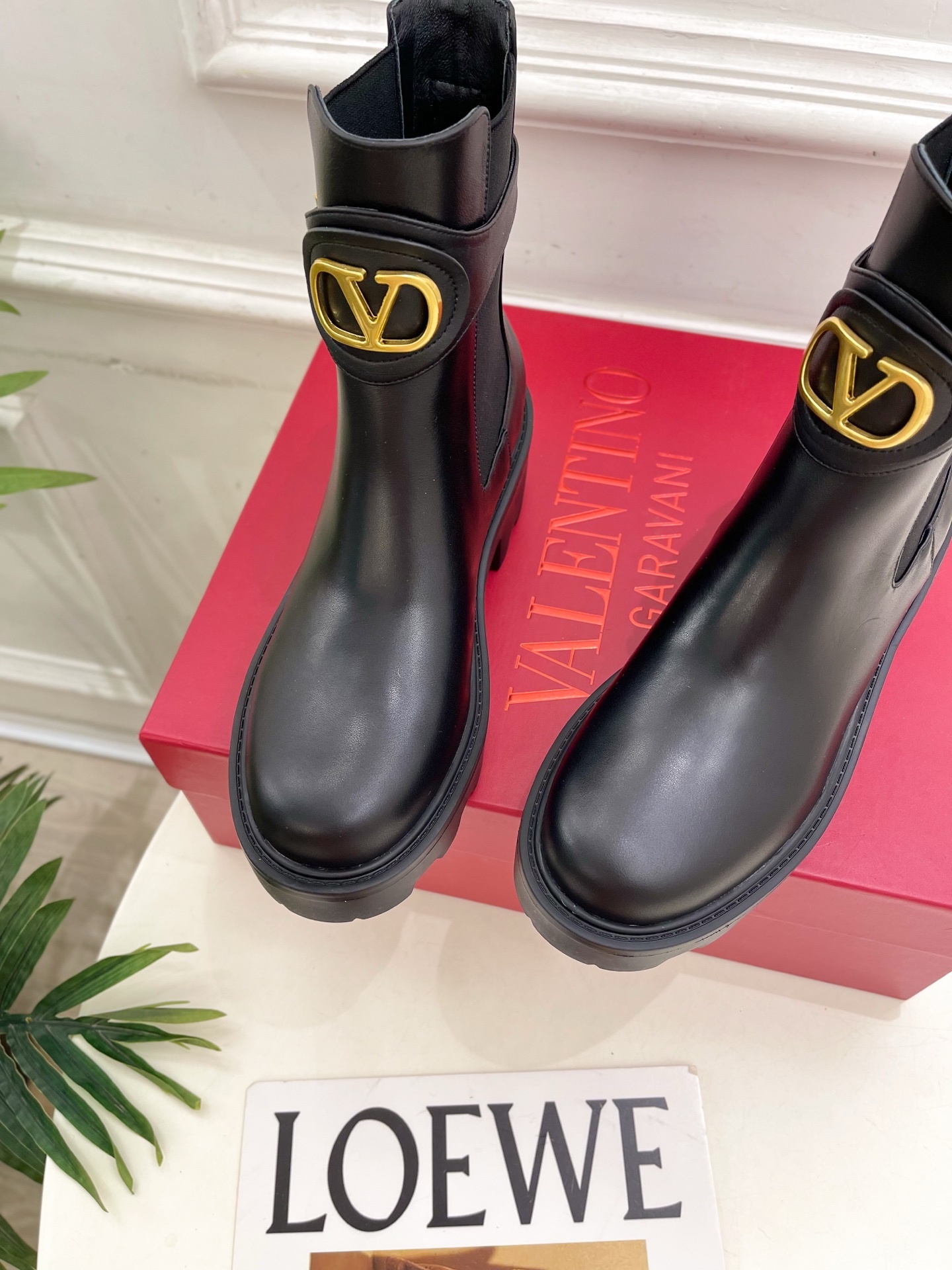 Valentino 华伦天奴2025秋冬新品VLOGO SIGNATURE 小牛皮短靴☑️———————
