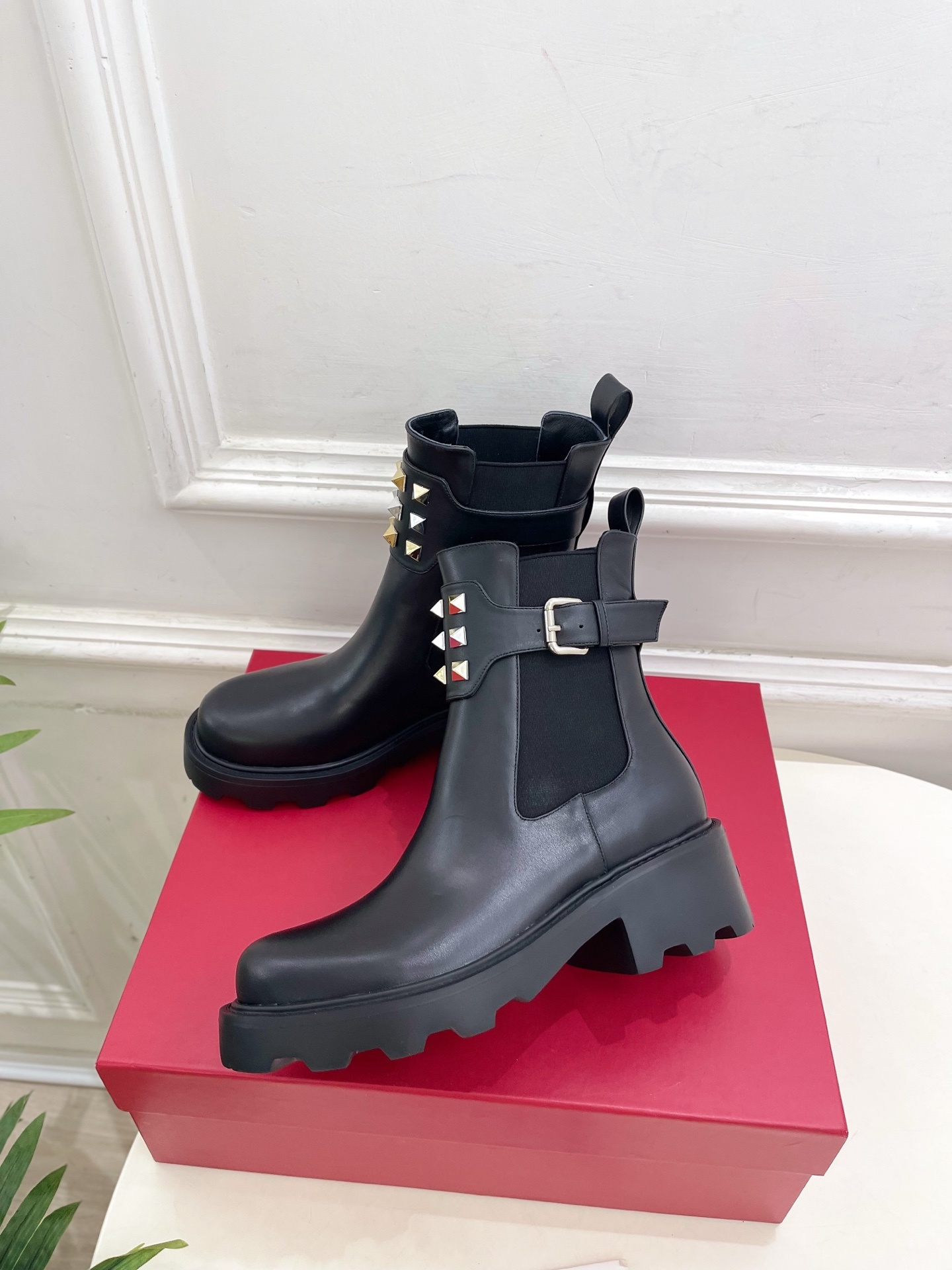 Valentino 华伦天奴2025秋冬新品 ROCKSTUD厚底鉚钉切尔西短靴☑️——————————