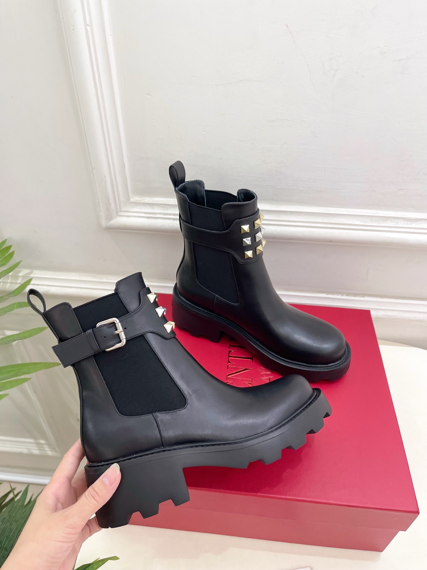 Valentino 华伦天奴2025秋冬新品 ROCKSTUD厚底鉚钉切尔西短靴☑️——————————
