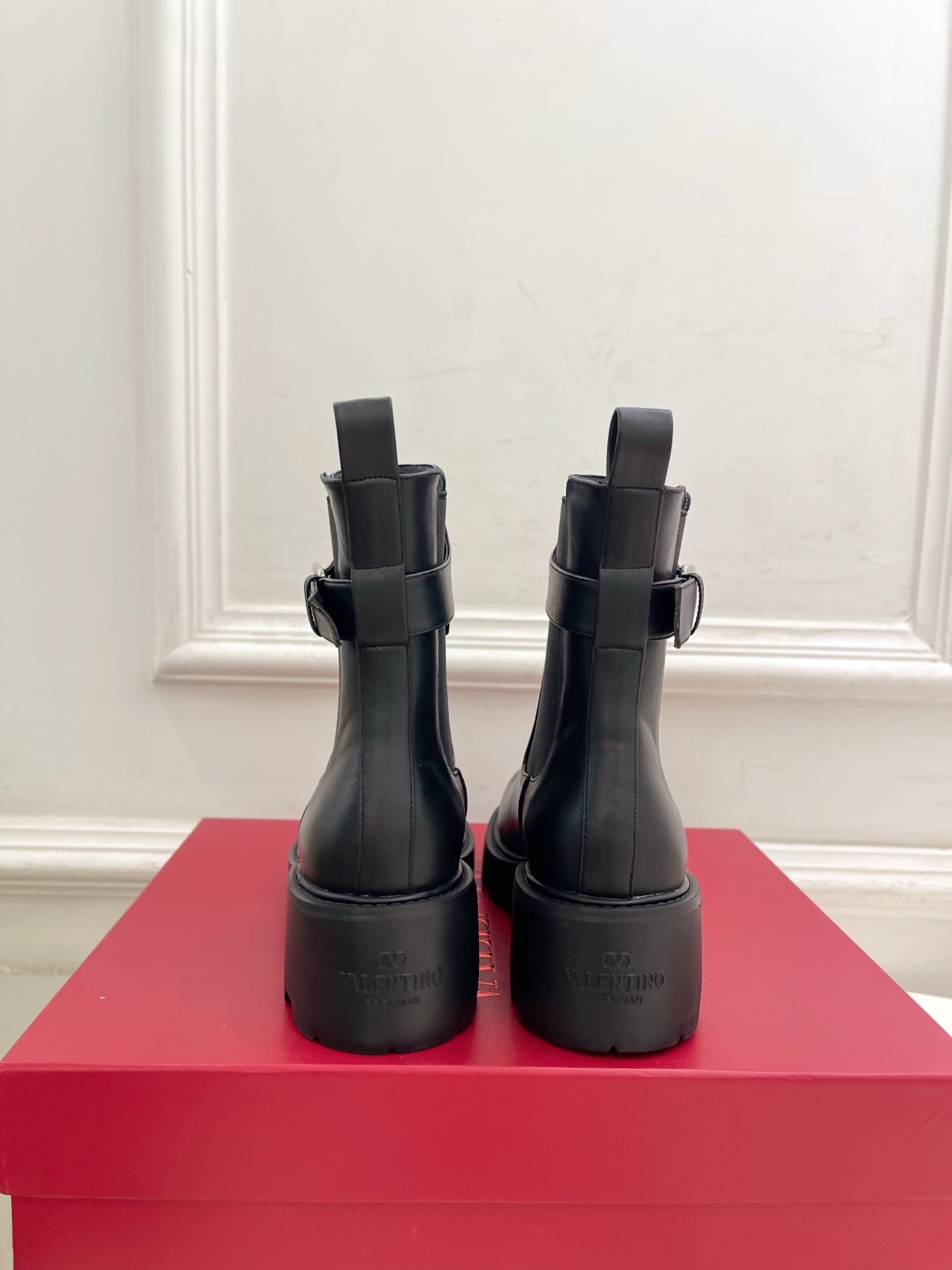 Valentino 华伦天奴2025秋冬新品 ROCKSTUD厚底鉚钉切尔西短靴☑️——————————