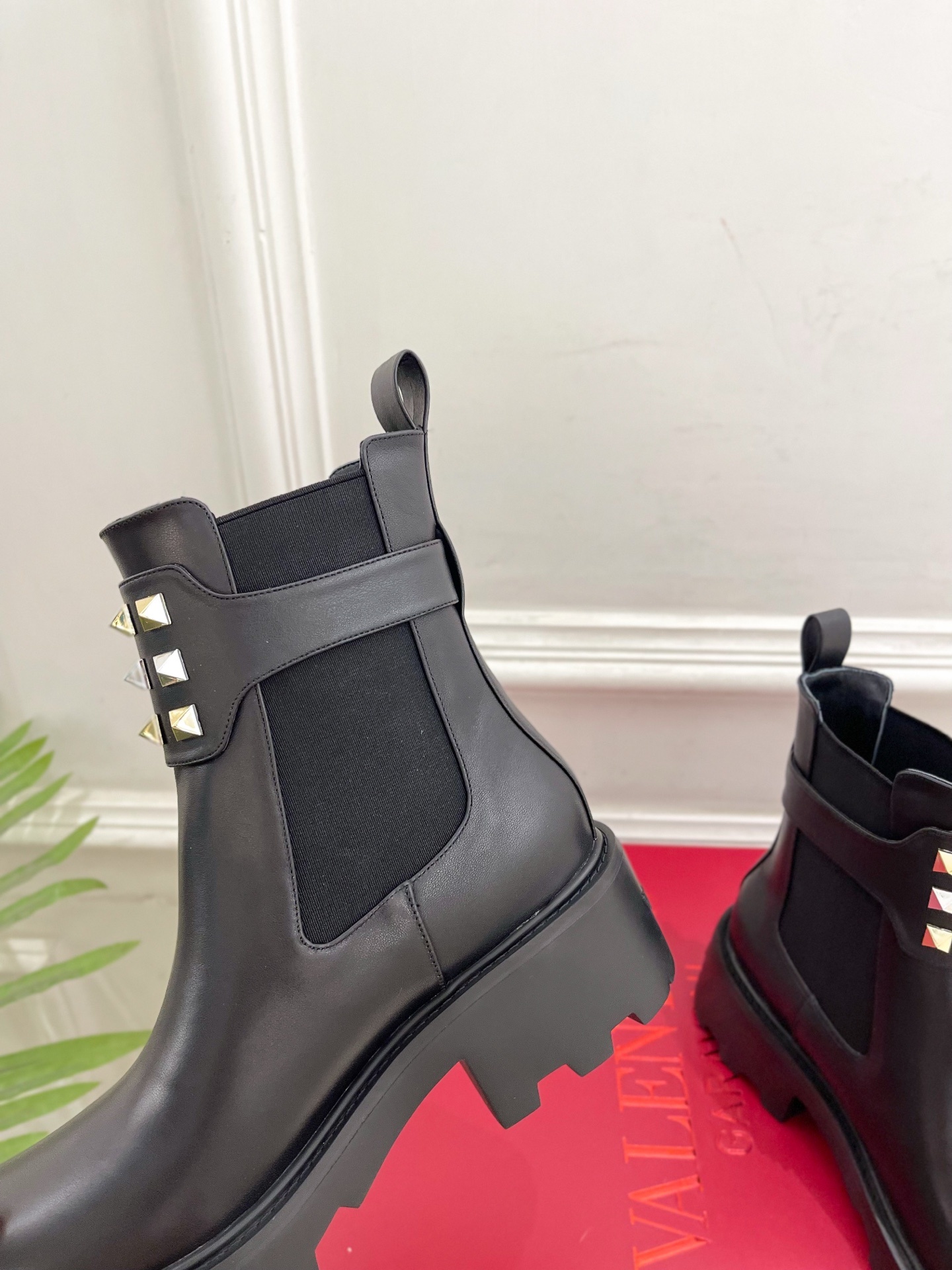 Valentino 华伦天奴2025秋冬新品 ROCKSTUD厚底鉚钉切尔西短靴☑️——————————