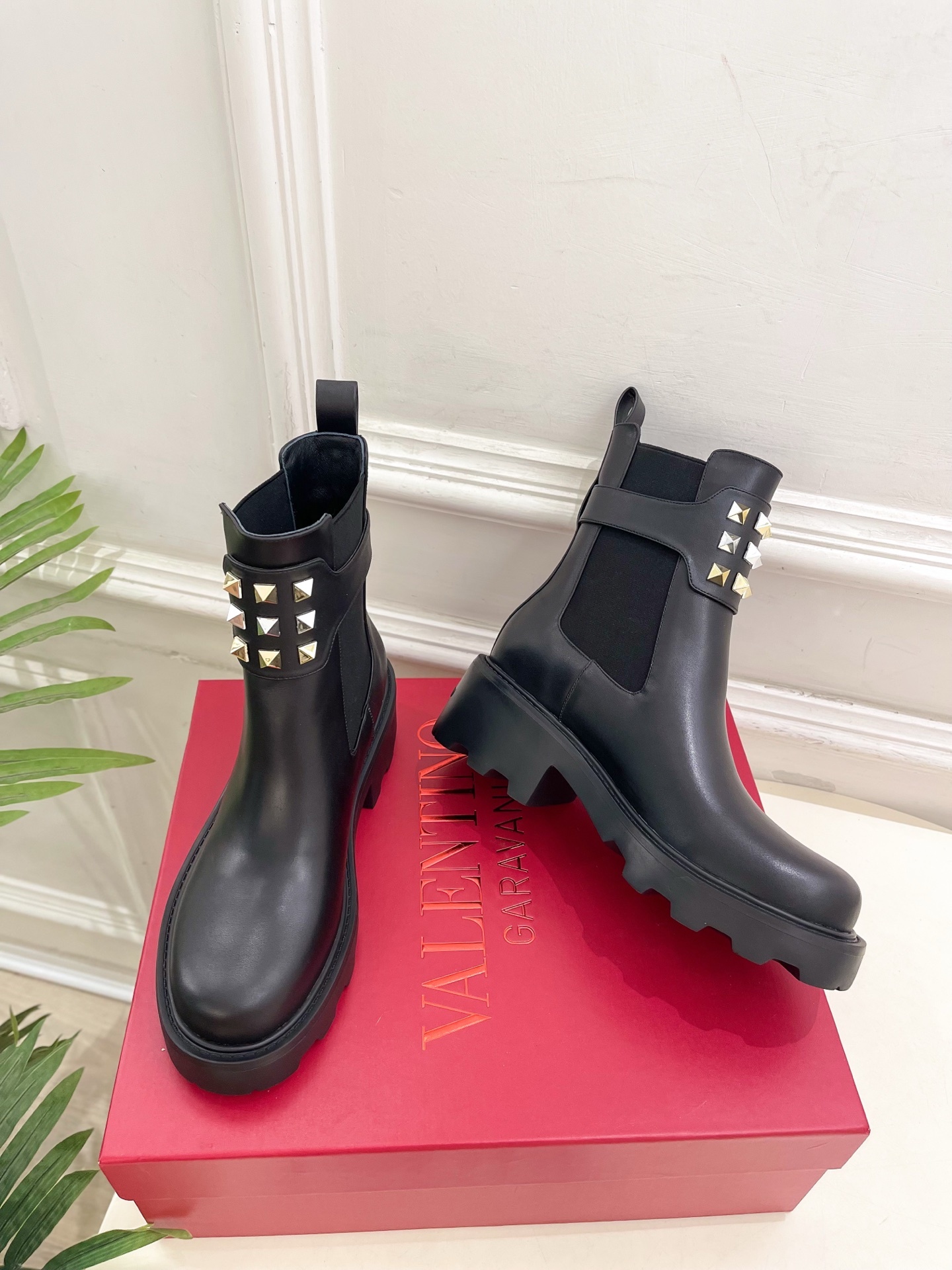 Valentino 华伦天奴2025秋冬新品 ROCKSTUD厚底鉚钉切尔西短靴☑️——————————