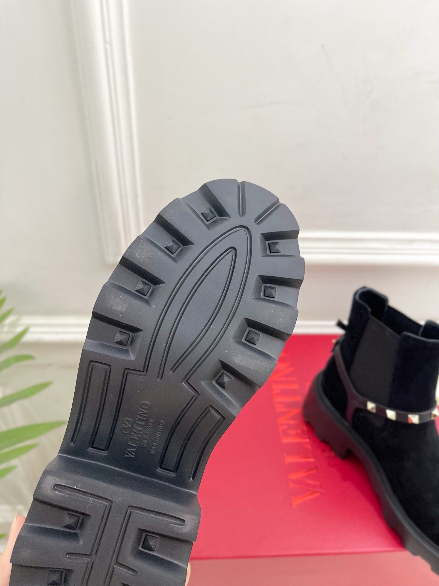 Valentino 华伦天奴2025秋冬新品 ROCKSTUD厚底鉚钉切尔西短靴☑️——————————