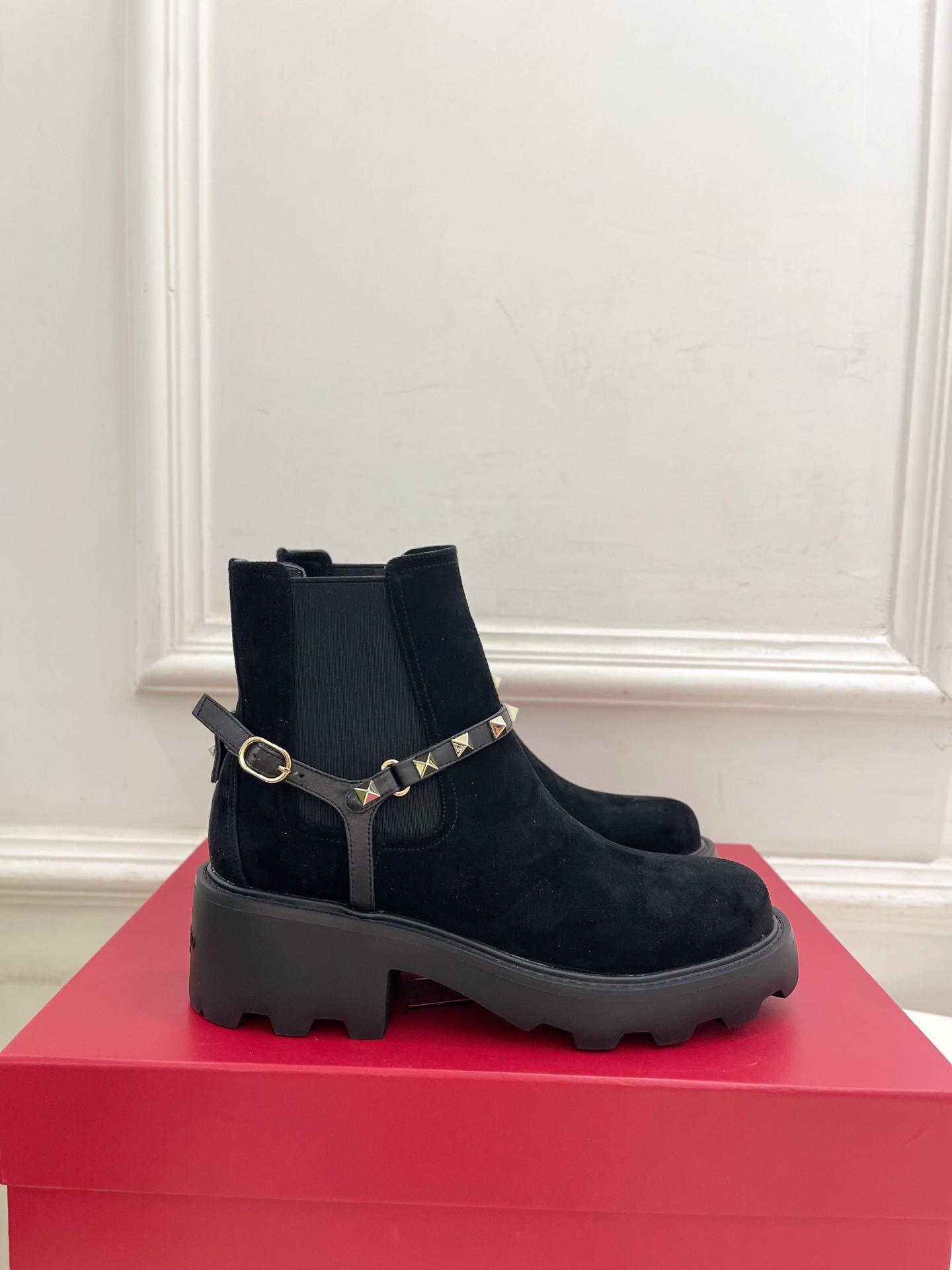 Valentino 华伦天奴2025秋冬新品 ROCKSTUD厚底鉚钉切尔西短靴☑️——————————