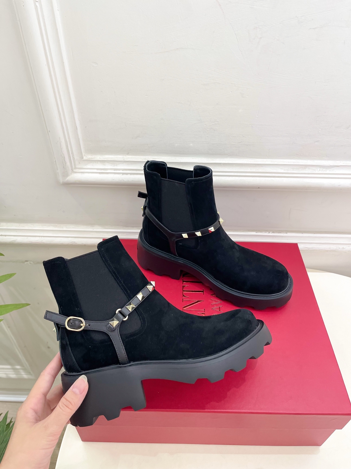 Valentino 华伦天奴2025秋冬新品 ROCKSTUD厚底鉚钉切尔西短靴☑️——————————
