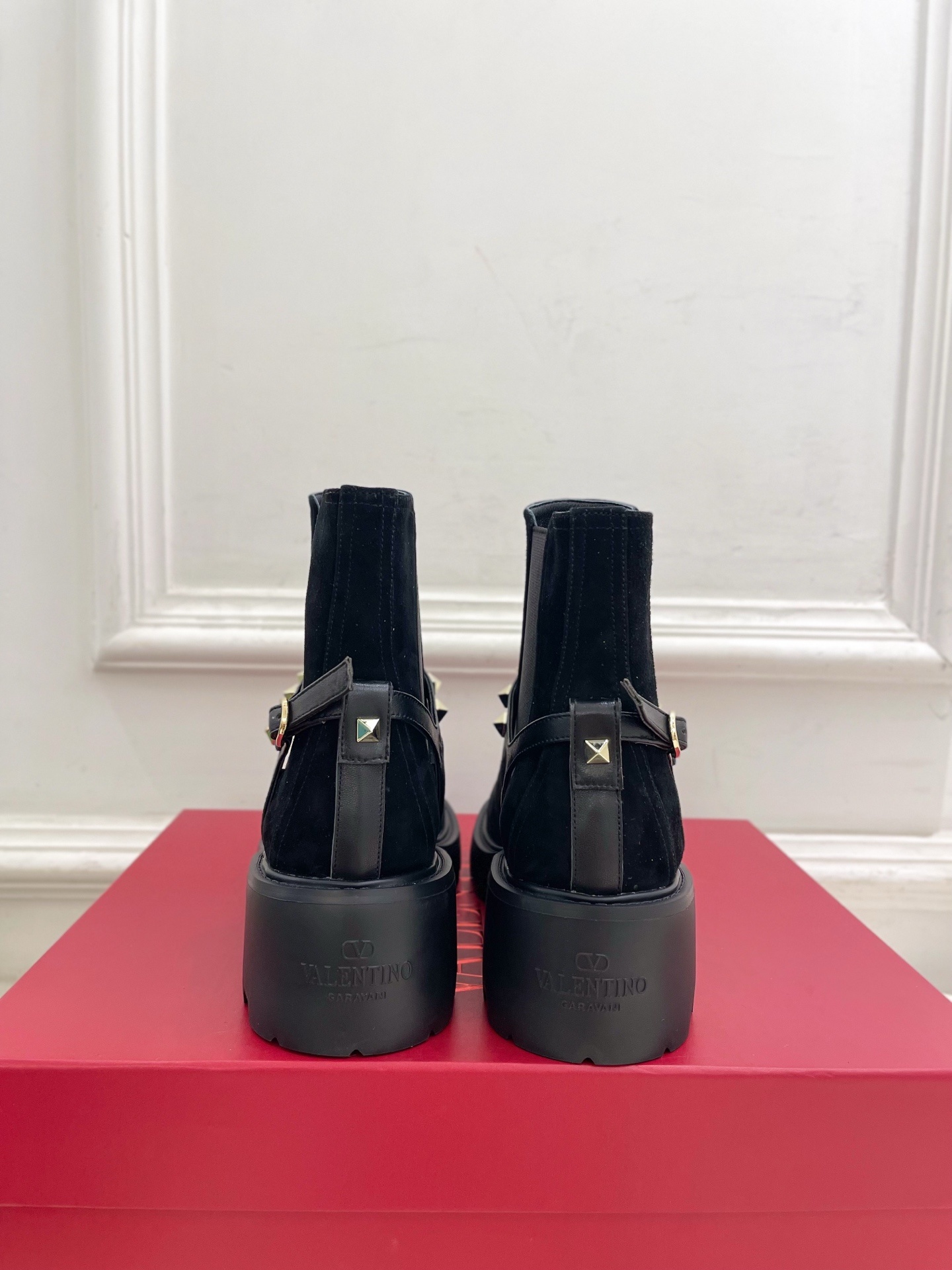 Valentino 华伦天奴2025秋冬新品 ROCKSTUD厚底鉚钉切尔西短靴☑️——————————