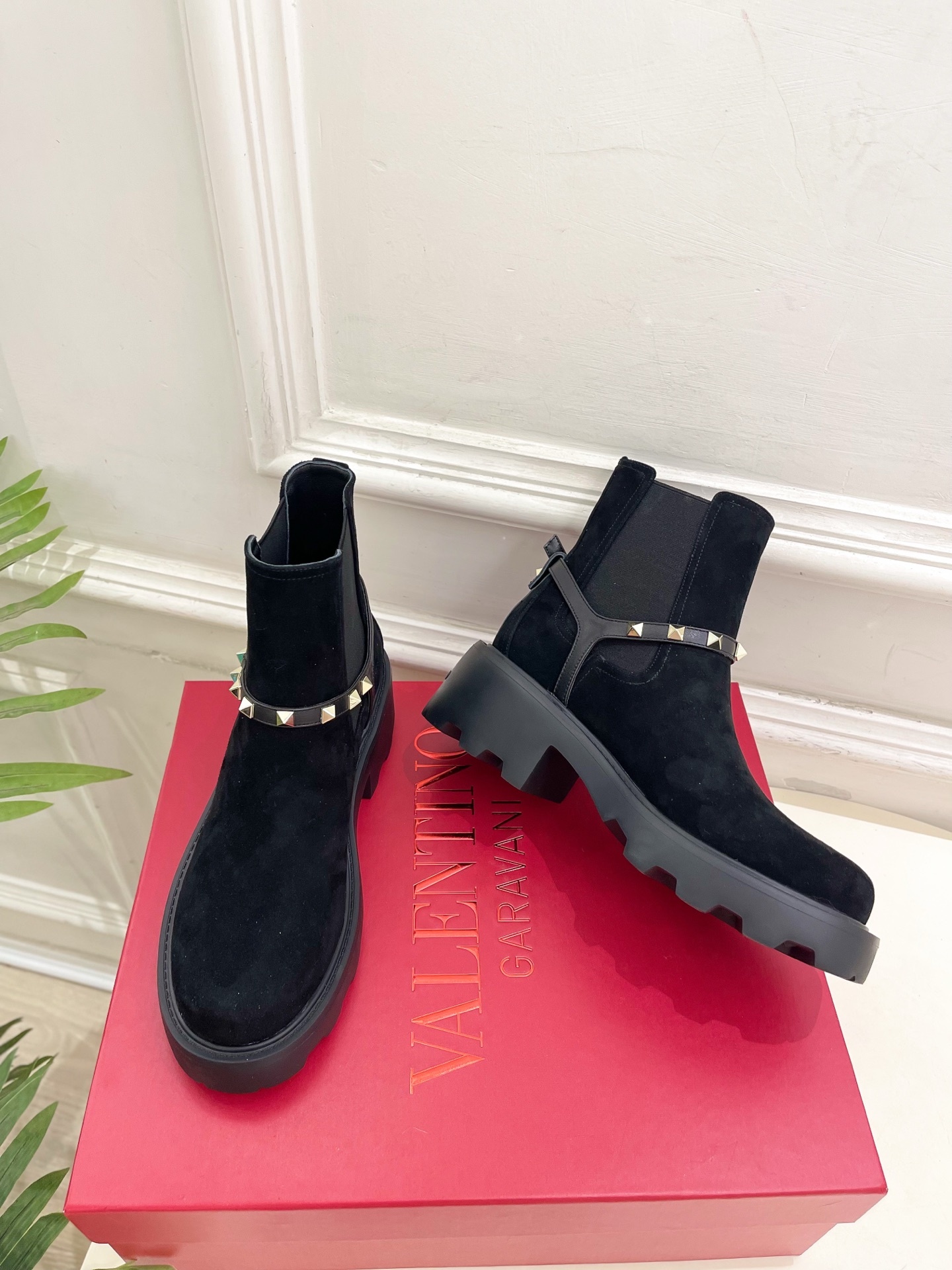 Valentino 华伦天奴2025秋冬新品 ROCKSTUD厚底鉚钉切尔西短靴☑️——————————