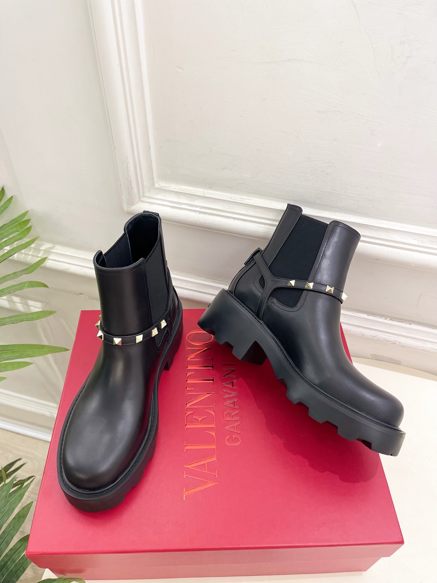 Valentino 华伦天奴2025秋冬新品 ROCKSTUD厚底鉚钉切尔西短靴☑️——————————