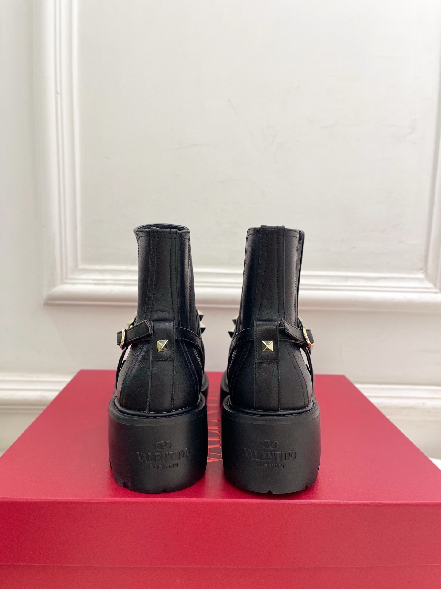 Valentino 华伦天奴2025秋冬新品 ROCKSTUD厚底鉚钉切尔西短靴☑️——————————