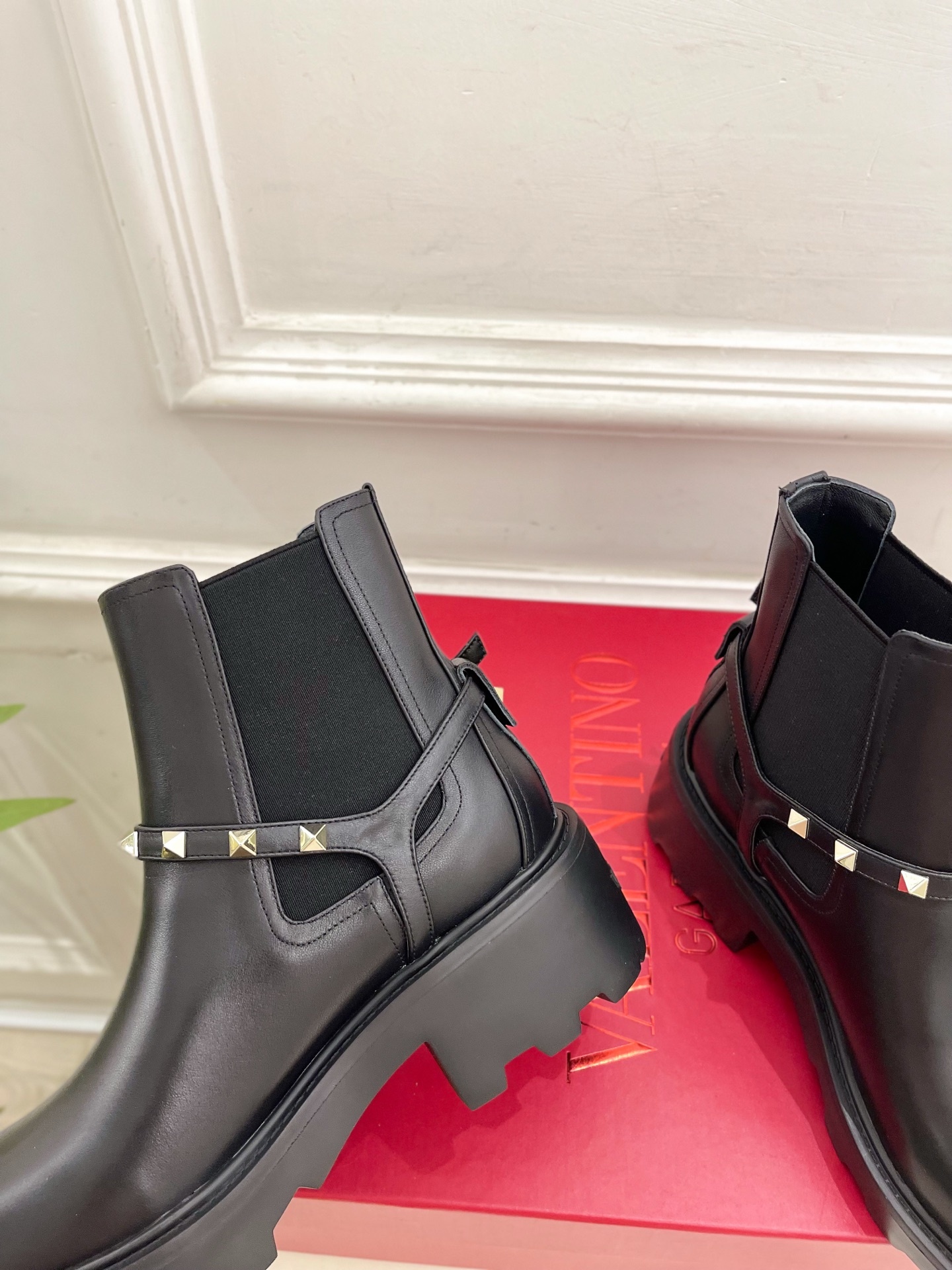 Valentino 华伦天奴2025秋冬新品 ROCKSTUD厚底鉚钉切尔西短靴☑️——————————