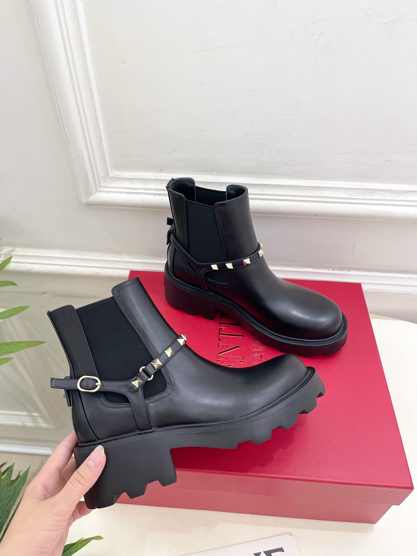 Valentino 华伦天奴2025秋冬新品 ROCKSTUD厚底鉚钉切尔西短靴☑️——————————