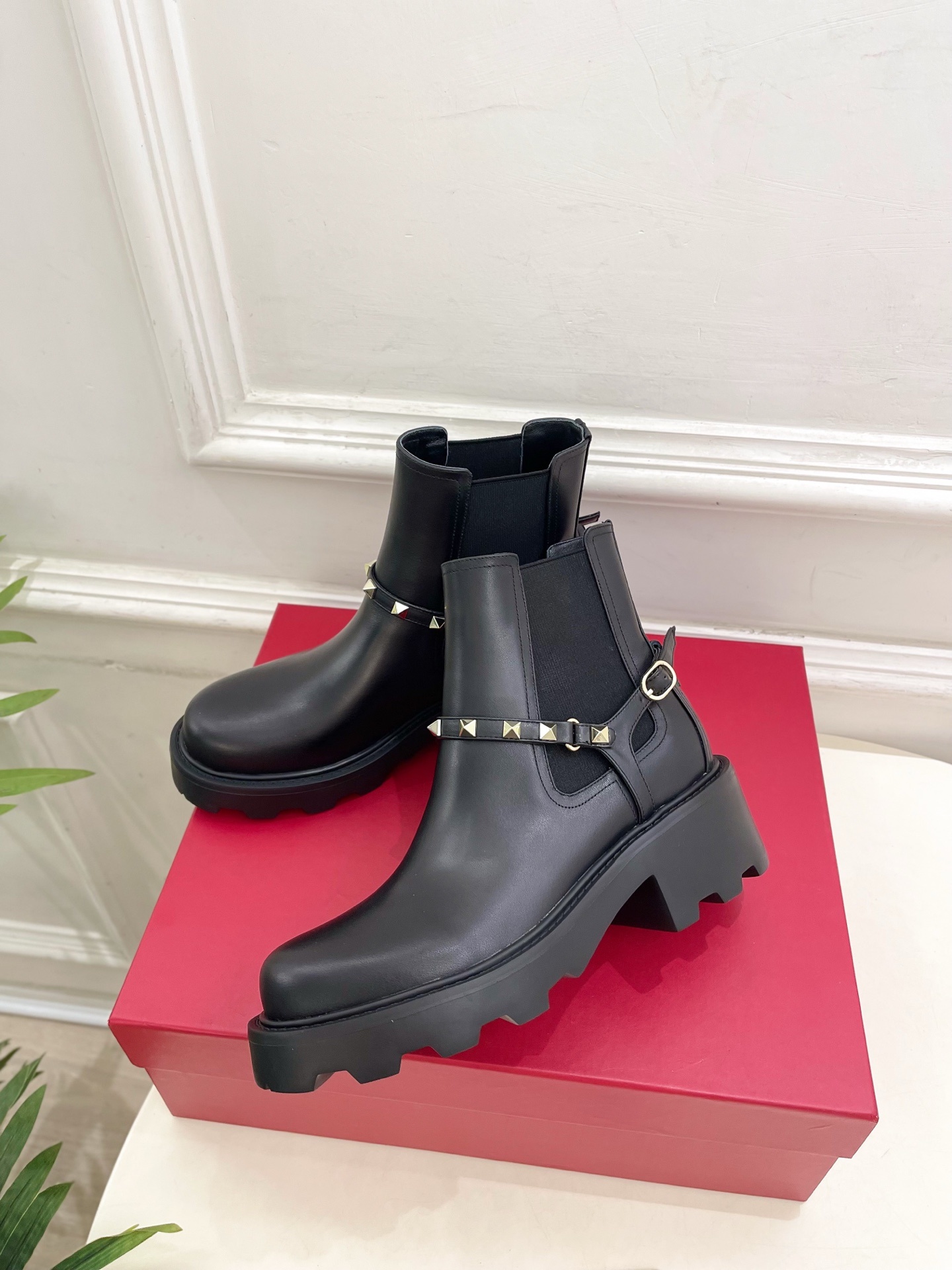 Valentino 华伦天奴2025秋冬新品 ROCKSTUD厚底鉚钉切尔西短靴☑️——————————