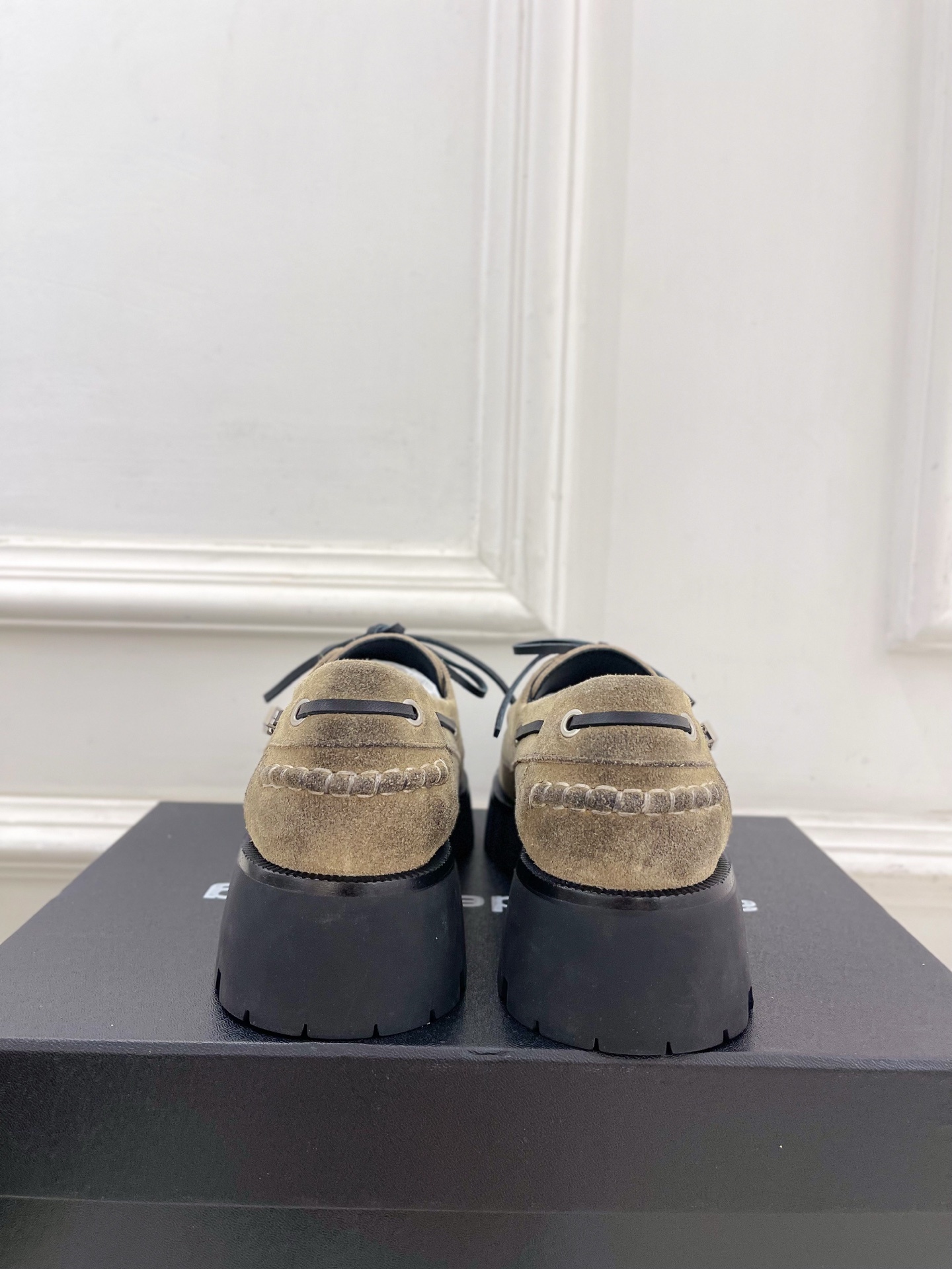 Alexander wang 亚力山•大王2025秋冬新品 大王松糕厚底乐福鞋————————————在