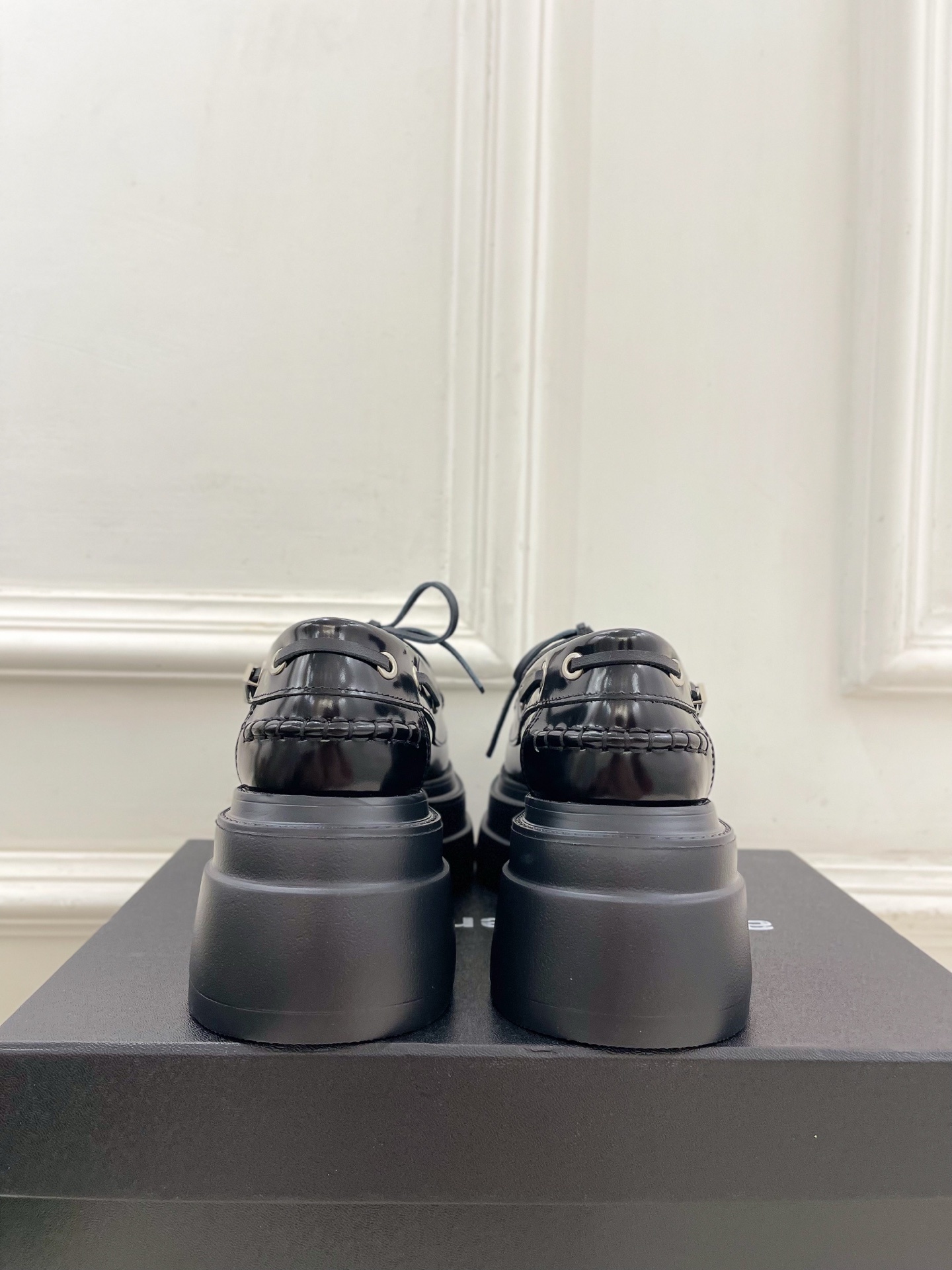 Alexander wang 亚力山•大王2025秋冬新品 大王松糕厚底乐福鞋————————————在