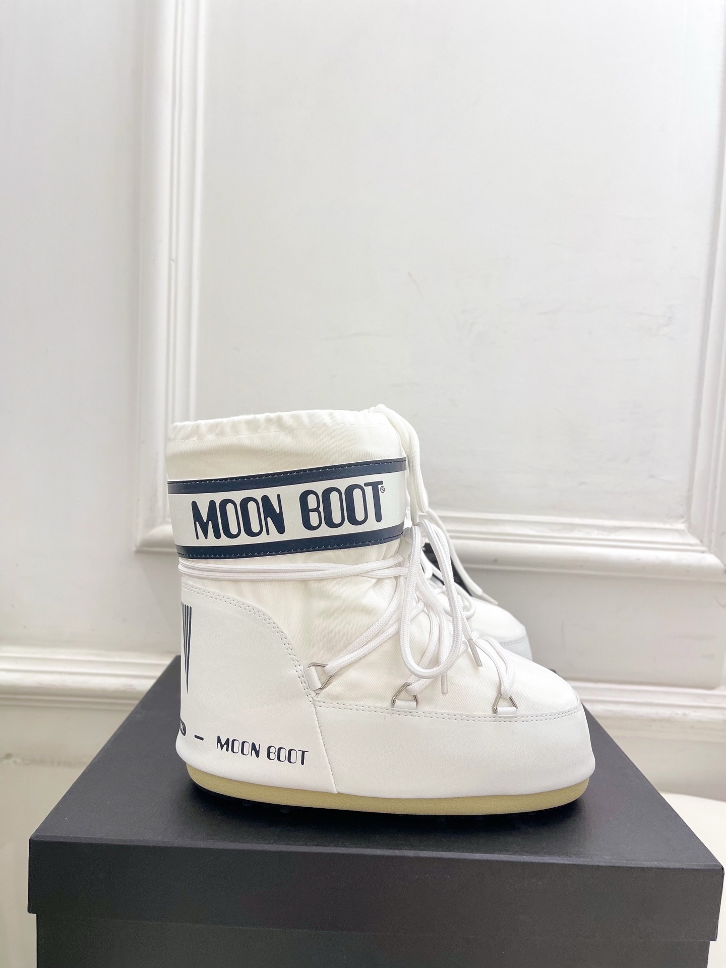 Moon Boot 月亮靴2025秋冬爆款雪地靴系列 这款丑萌滑雪鞋今年非常爆,色彩搭配非常时尚 超酷个