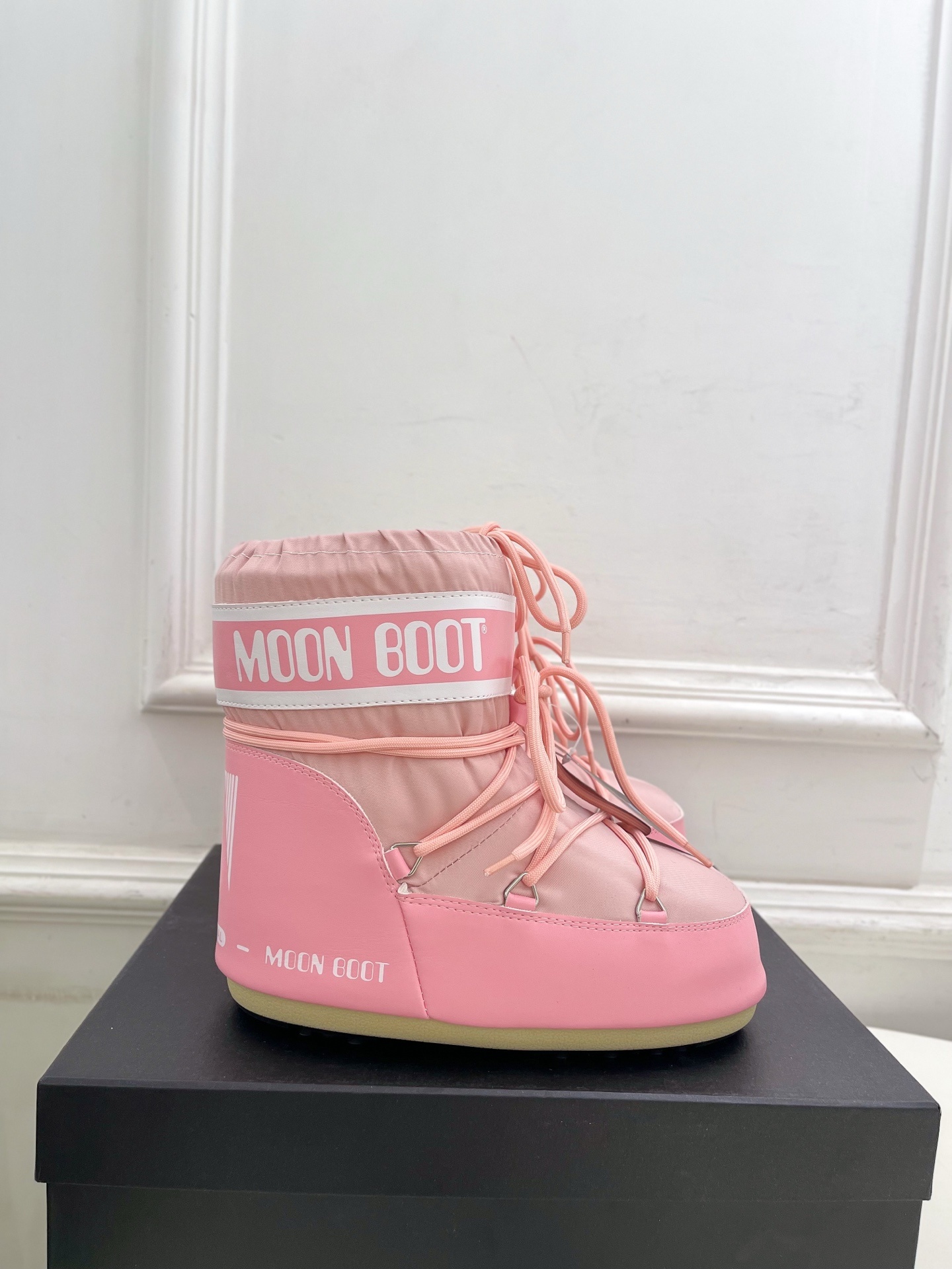 Moon Boot 月亮靴2025秋冬爆款雪地靴系列 这款丑萌滑雪鞋今年非常爆,色彩搭配非常时尚 超酷个