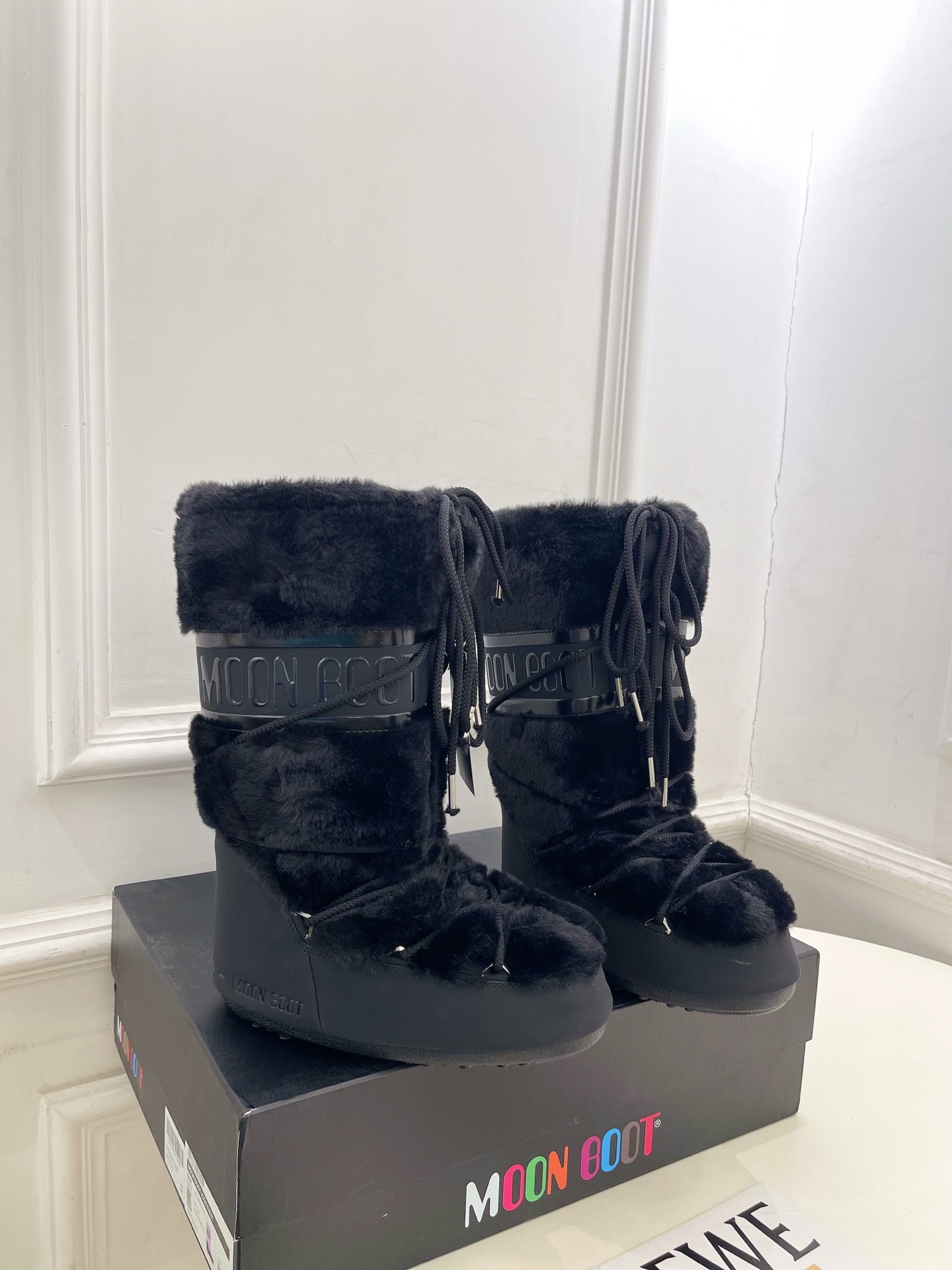 Moon Boot 月亮靴2025秋冬爆款雪地靴系列 这款丑萌滑雪鞋今年非常爆,色彩搭配非常时尚 超酷个