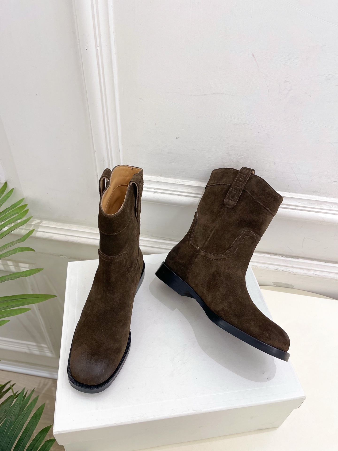 CELINE | 赛琳 25𝐬𝐬 💛2025秋冬新品 复古西部牛仔短靴上新!🔜BS 这一季的赛琳真的是开
