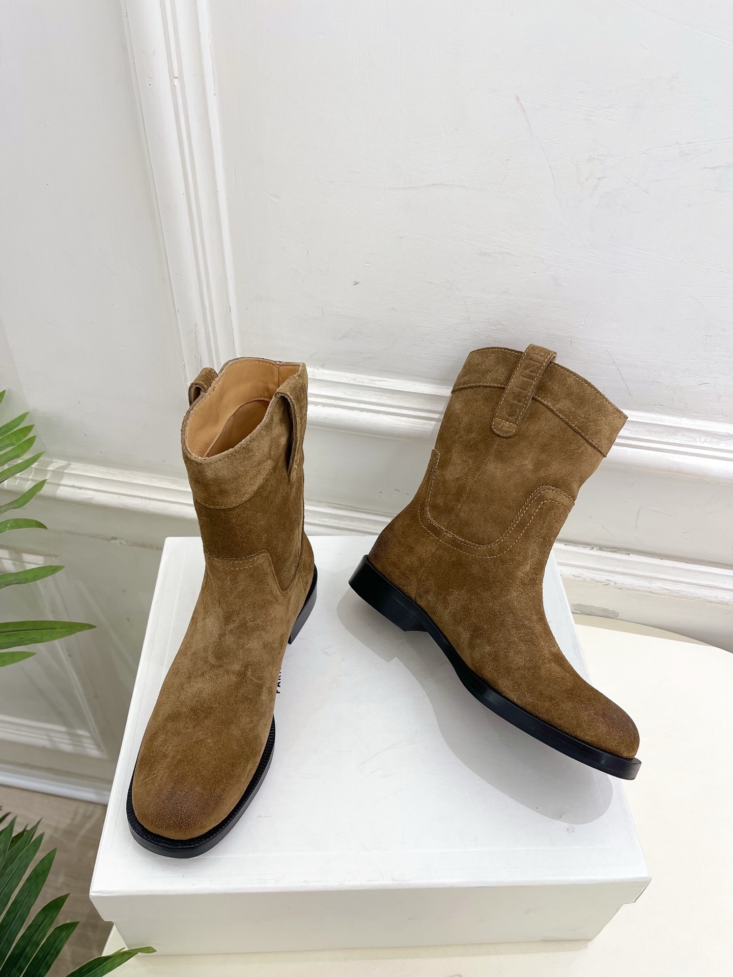 CELINE | 赛琳 25𝐬𝐬 💛2025秋冬新品 复古西部牛仔短靴上新!🔜BS 这一季的赛琳真的是开