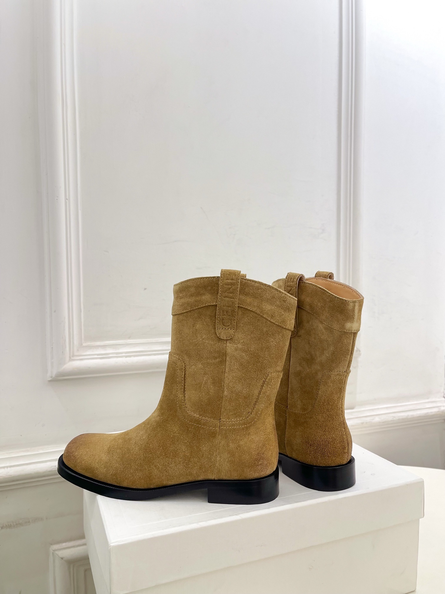 CELINE | 赛琳 25𝐬𝐬 💛2025秋冬新品 复古西部牛仔短靴上新!🔜BS 这一季的赛琳真的是开