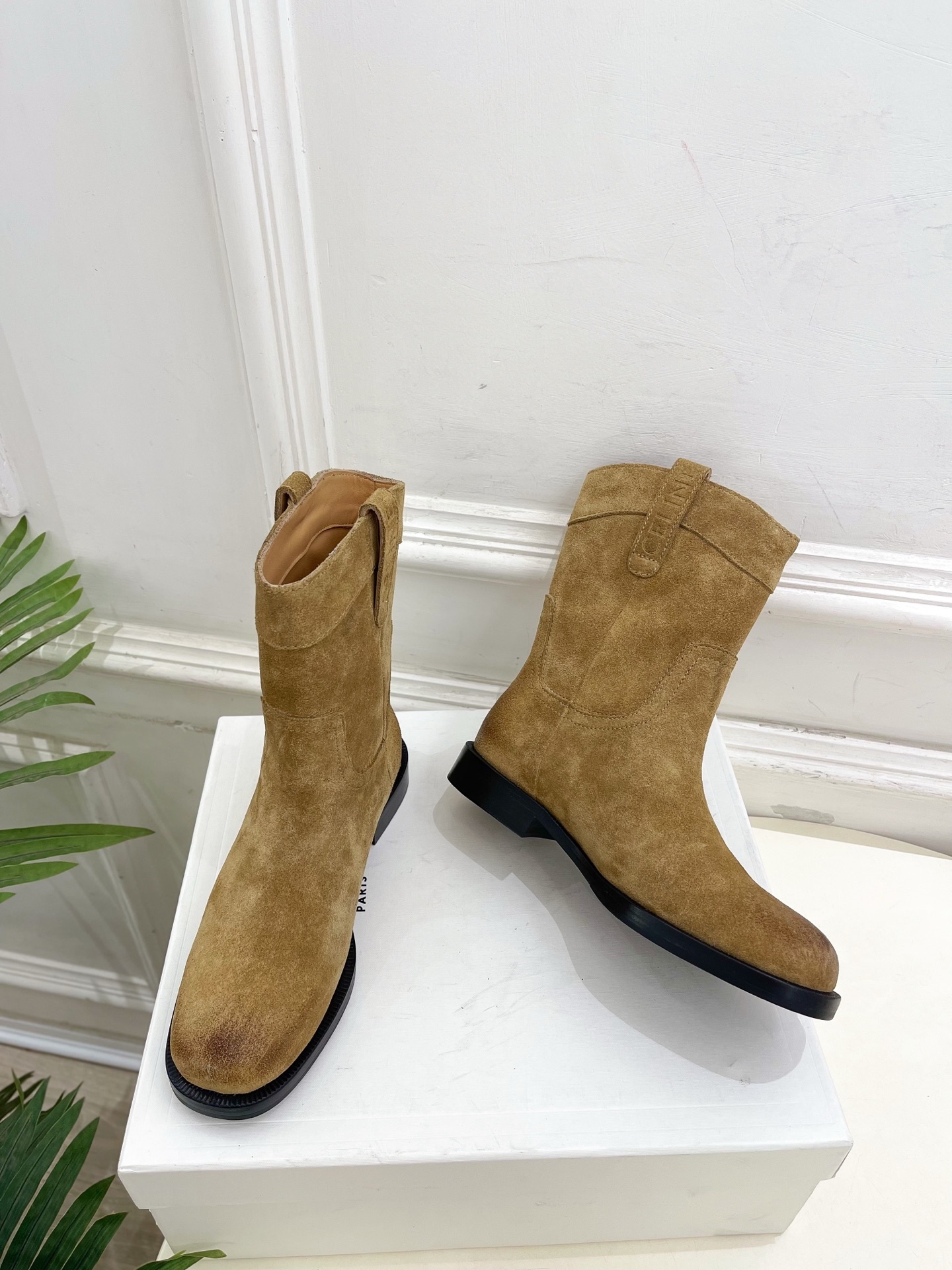 CELINE | 赛琳 25𝐬𝐬 💛2025秋冬新品 复古西部牛仔短靴上新!🔜BS 这一季的赛琳真的是开