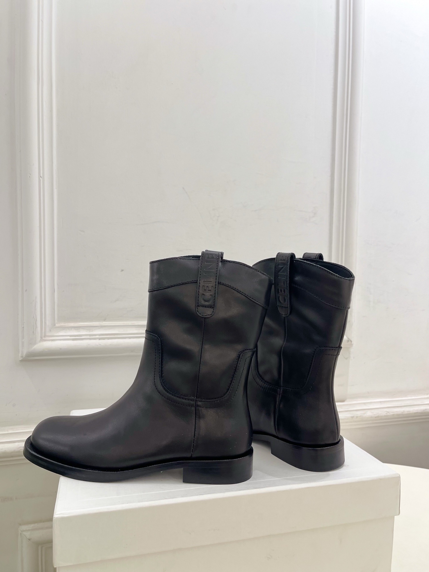 CELINE | 赛琳 25𝐬𝐬 💛2025秋冬新品 复古西部牛仔短靴上新!🔜BS 这一季的赛琳真的是开