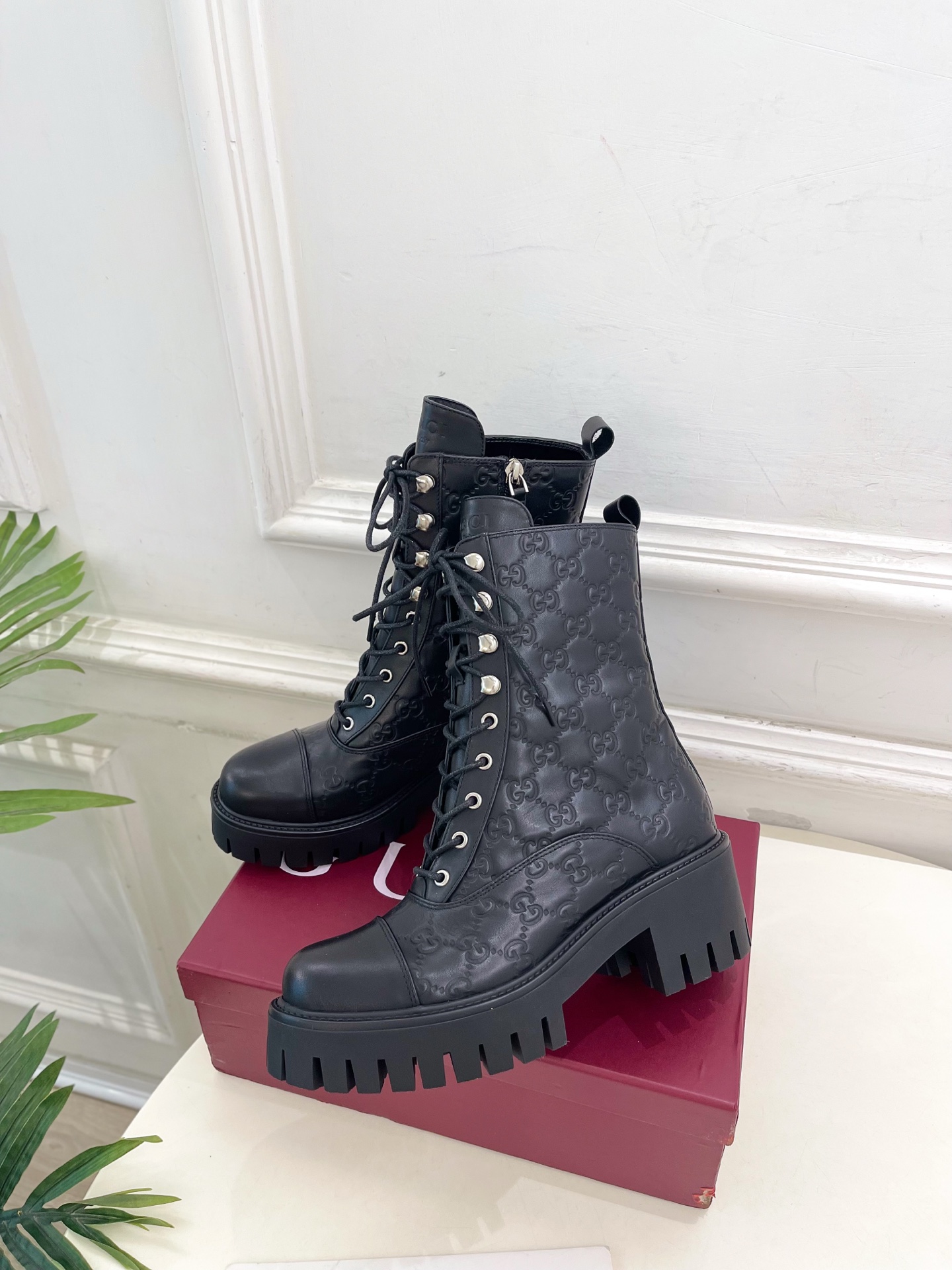 Gucci | 古驰 25𝐬𝐬 ⭐️2025秋冬新品 走秀款 经典GG系带踝靴短靴 主打系列终于面世，狠