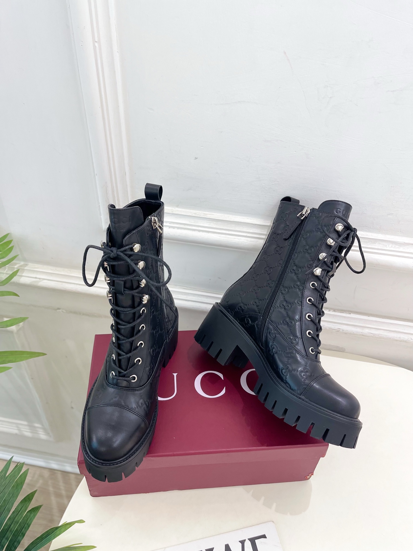 Gucci | 古驰 25𝐬𝐬 ⭐️2025秋冬新品 走秀款 经典GG系带踝靴短靴 主打系列终于面世，狠