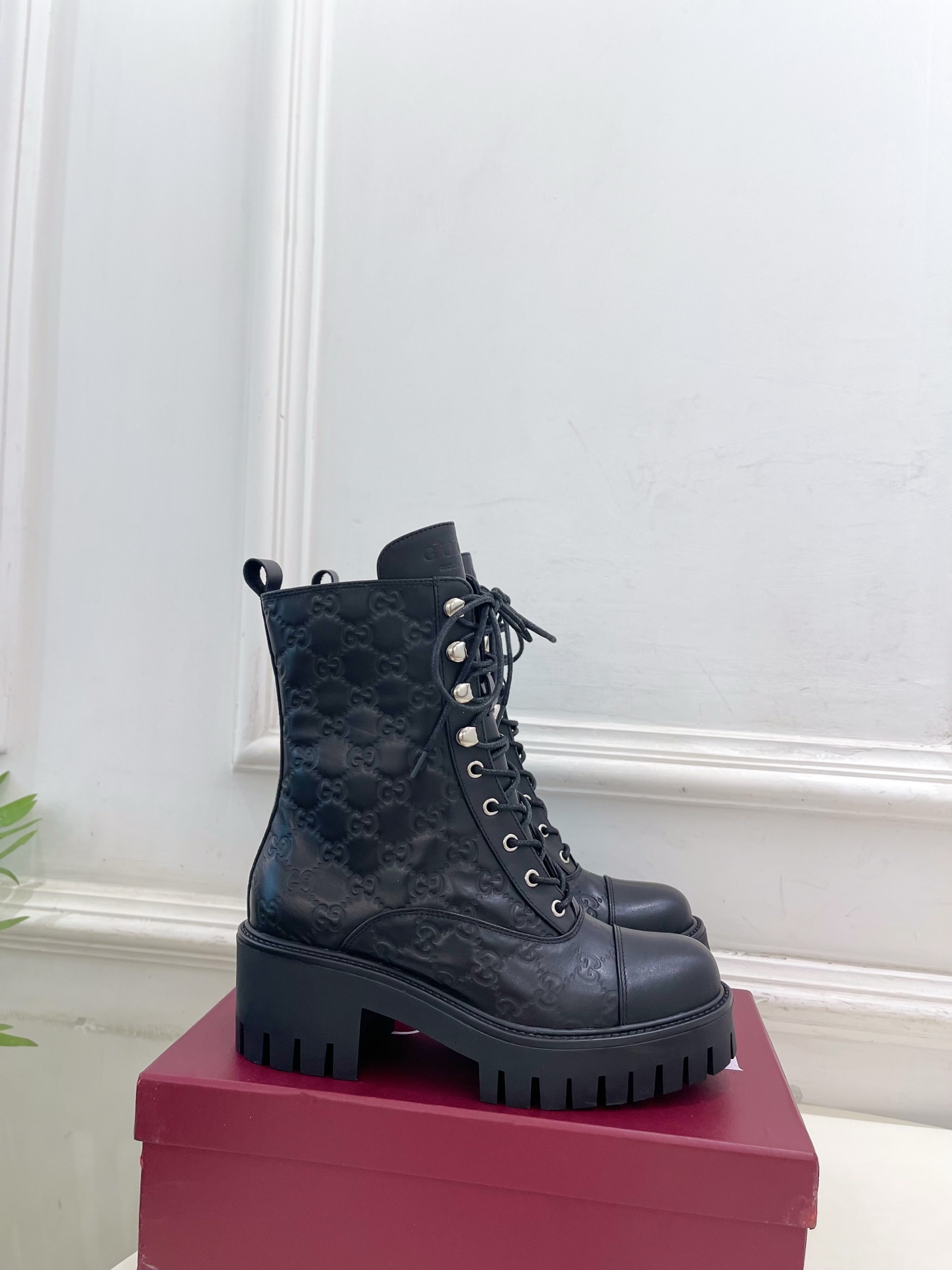 Gucci | 古驰 25𝐬𝐬 ⭐️2025秋冬新品 走秀款 经典GG系带踝靴短靴 主打系列终于面世，狠