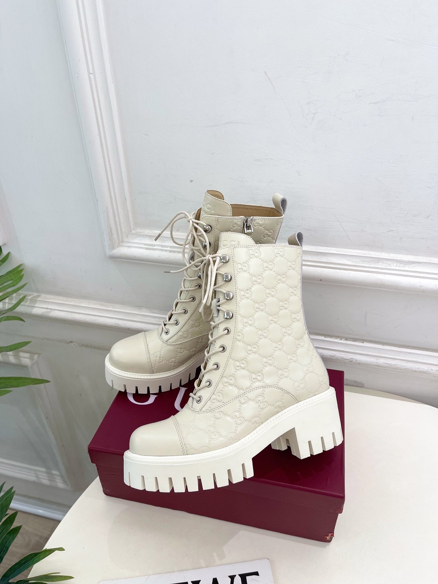 Gucci | 古驰 25𝐬𝐬 ⭐️2025秋冬新品 走秀款 经典GG系带踝靴短靴 主打系列终于面世，狠