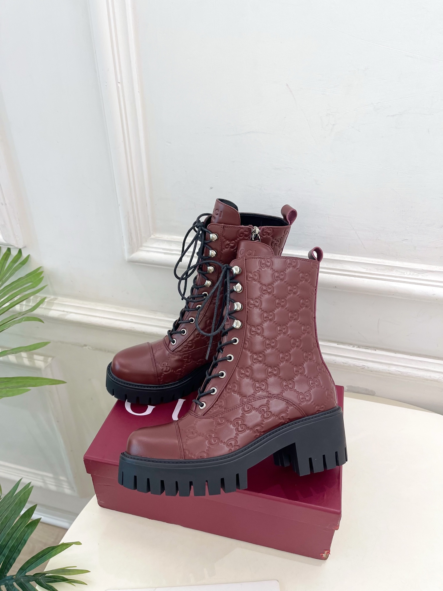 Gucci | 古驰 25𝐬𝐬 ⭐️2025秋冬新品 走秀款 经典GG系带踝靴短靴 主打系列终于面世，狠