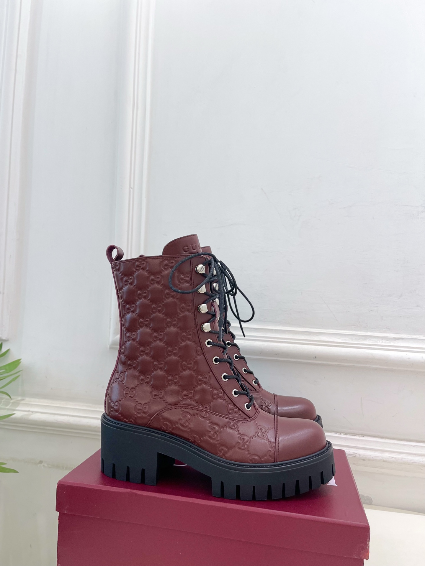 Gucci | 古驰 25𝐬𝐬 ⭐️2025秋冬新品 走秀款 经典GG系带踝靴短靴 主打系列终于面世，狠