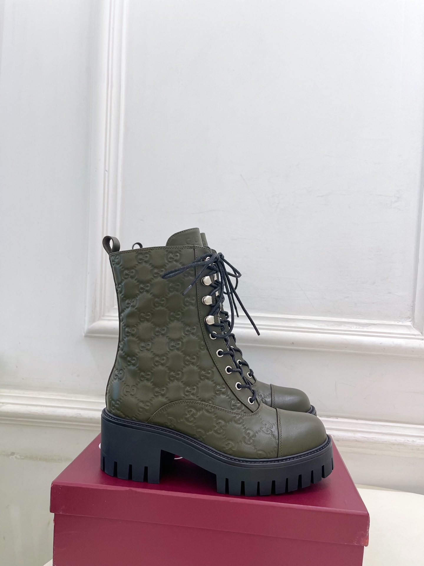 Gucci | 古驰 25𝐬𝐬 ⭐️2025秋冬新品 走秀款 经典GG系带踝靴短靴 主打系列终于面世，狠