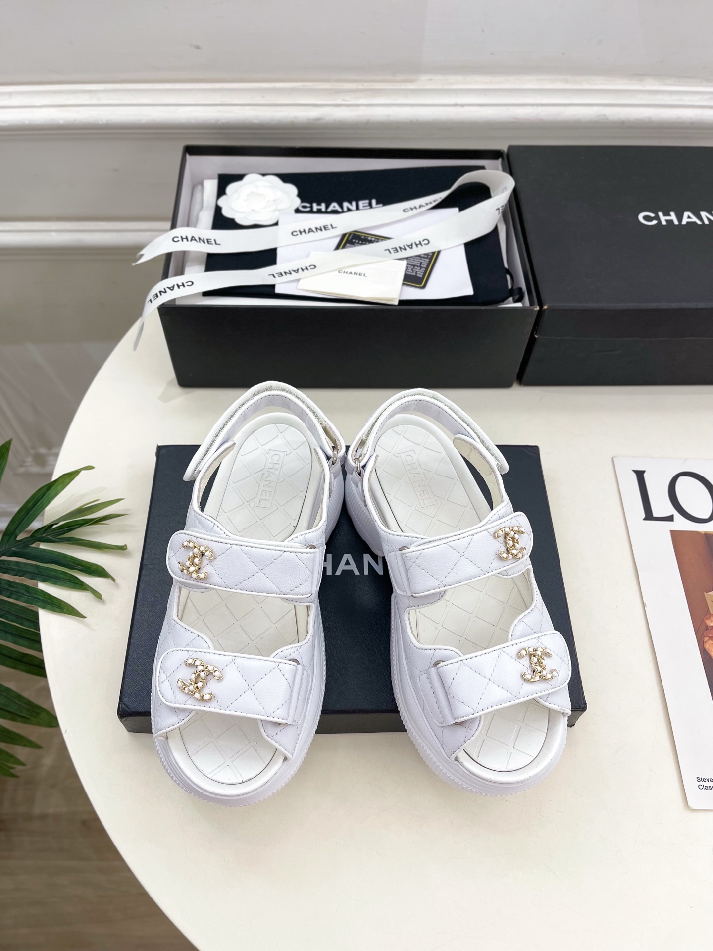 𝐂𝐇𝐀𝐍𝐄𝐋 | 小香 25𝐬𝐬 🦋2025 新品 专柜经典走秀款 小香双C链条厚底休闲凉鞋 系列上新〰