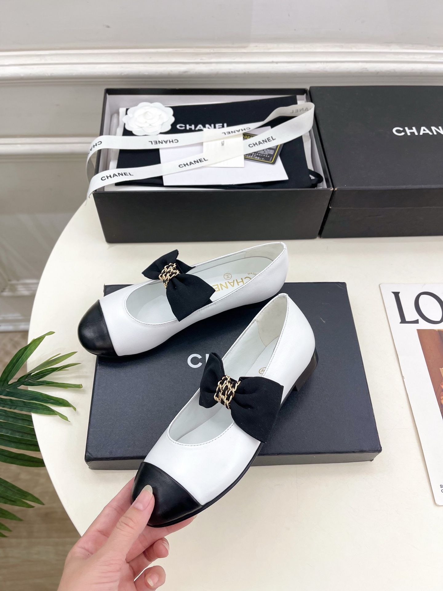 𝐂𝐇𝐀𝐍𝐄𝐋 | 小香 25𝐬𝐬 🦋2025 新品 专柜经典走秀款 小香链条蝴蝶结玛丽珍平底鞋 系列上新