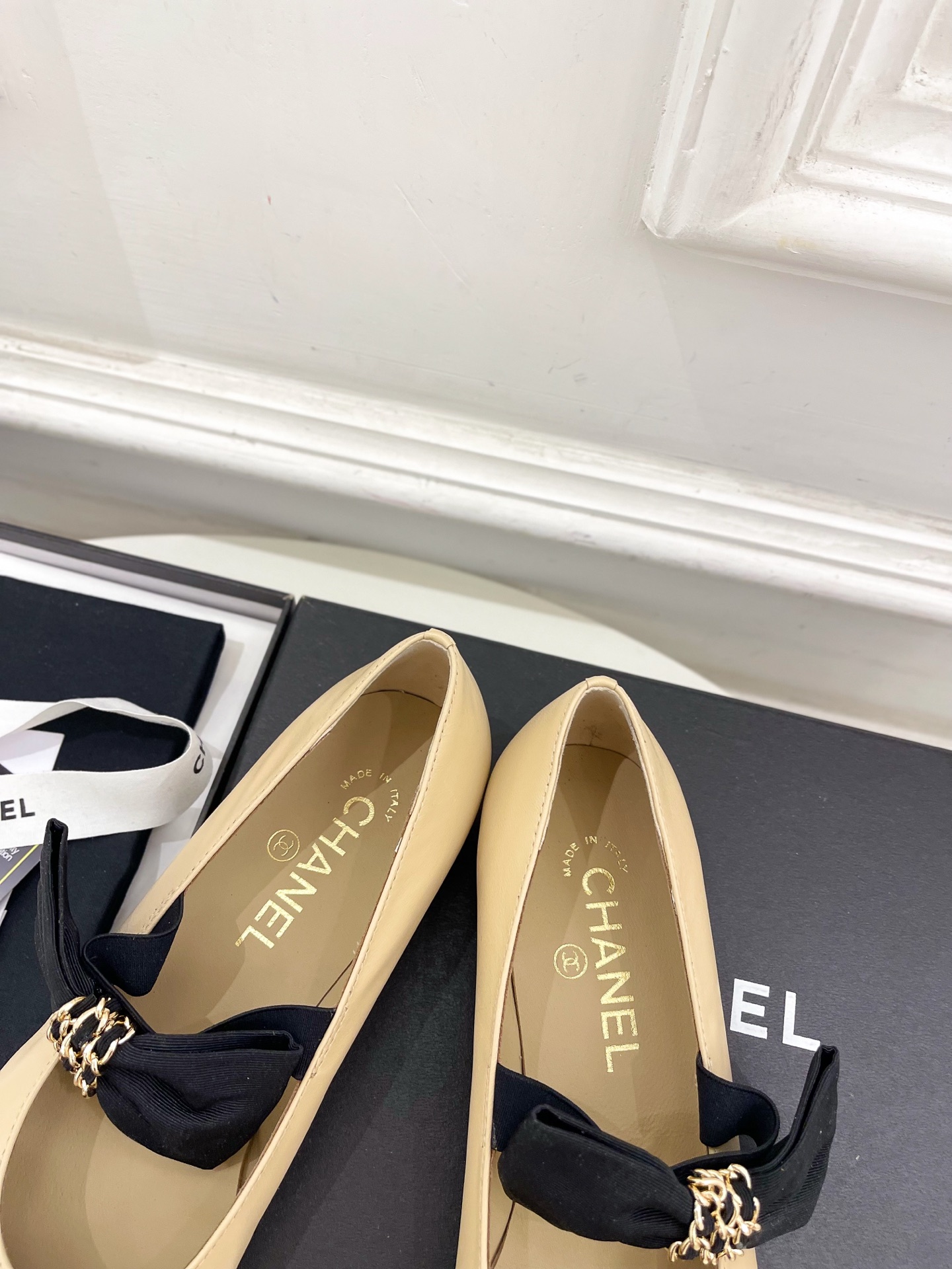 𝐂𝐇𝐀𝐍𝐄𝐋 | 小香 25𝐬𝐬 🦋2025 新品 专柜经典走秀款 小香链条蝴蝶结玛丽珍平底鞋 系列上新