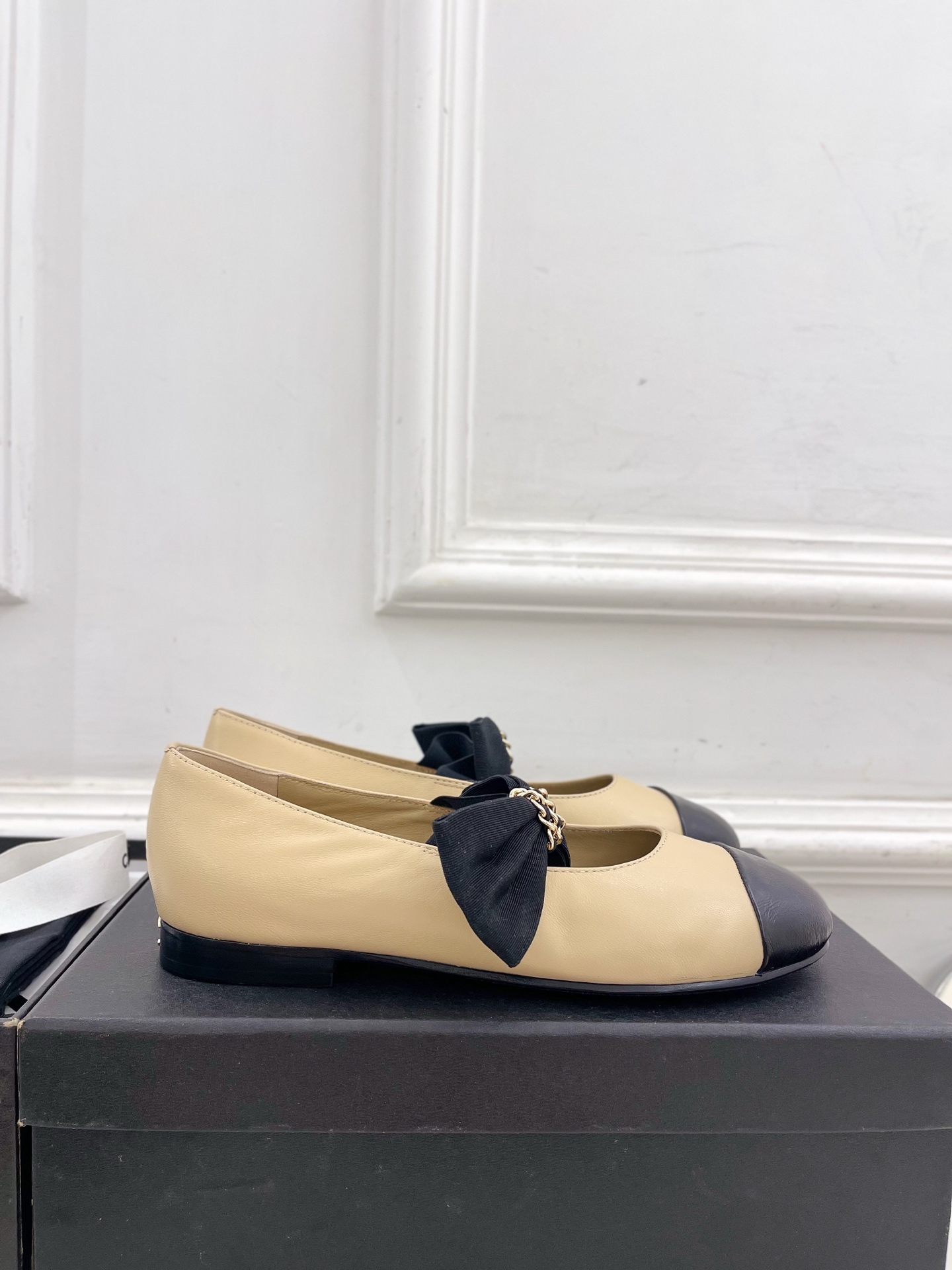 𝐂𝐇𝐀𝐍𝐄𝐋 | 小香 25𝐬𝐬 🦋2025 新品 专柜经典走秀款 小香链条蝴蝶结玛丽珍平底鞋 系列上新