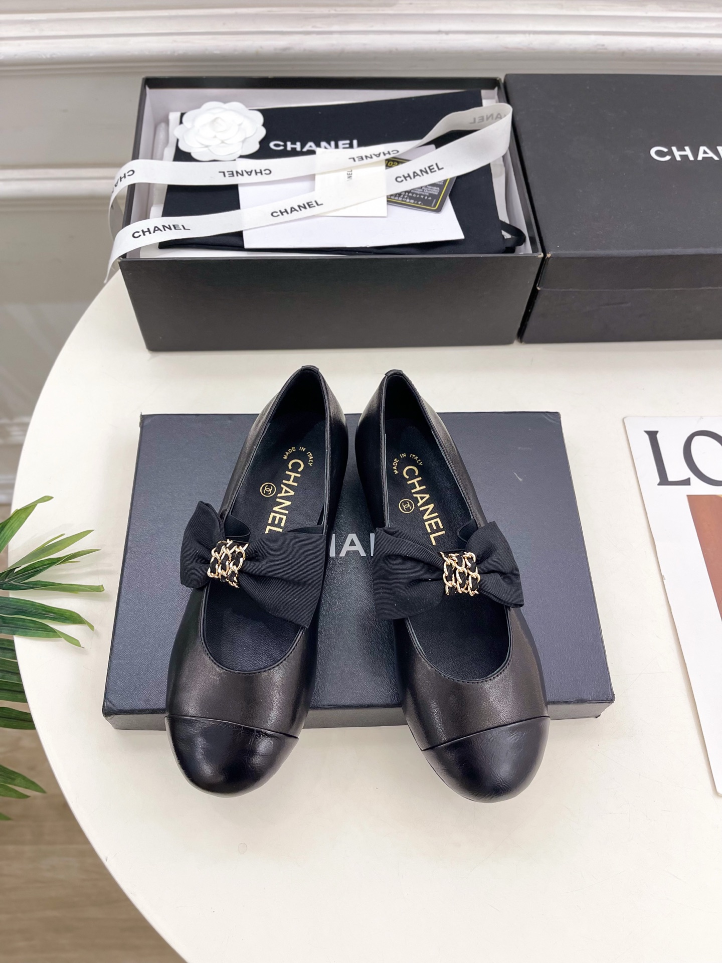 𝐂𝐇𝐀𝐍𝐄𝐋 | 小香 25𝐬𝐬 🦋2025 新品 专柜经典走秀款 小香链条蝴蝶结玛丽珍平底鞋 系列上新
