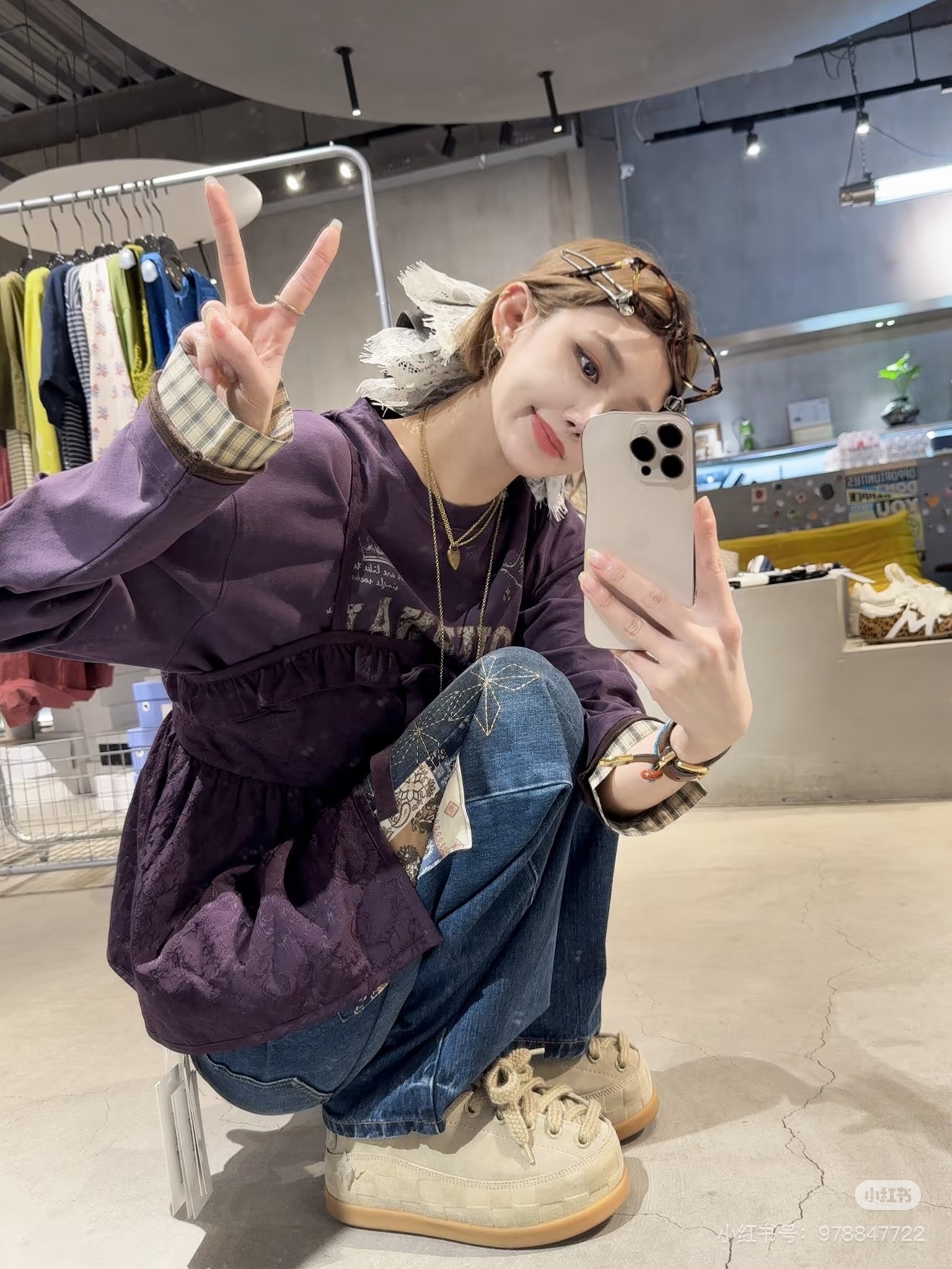 NO:533780,Demonstration of foot fitting, fur shoes19860909上脚搭配示范,毛毛鞋,Women's Shoes