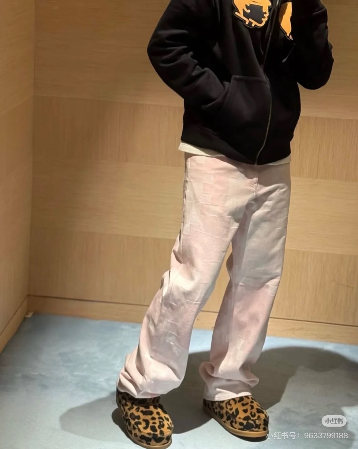 NO:533749,Demonstration of foot fitting, fur shoes19860909上脚搭配示范,毛毛鞋,Women's Shoes