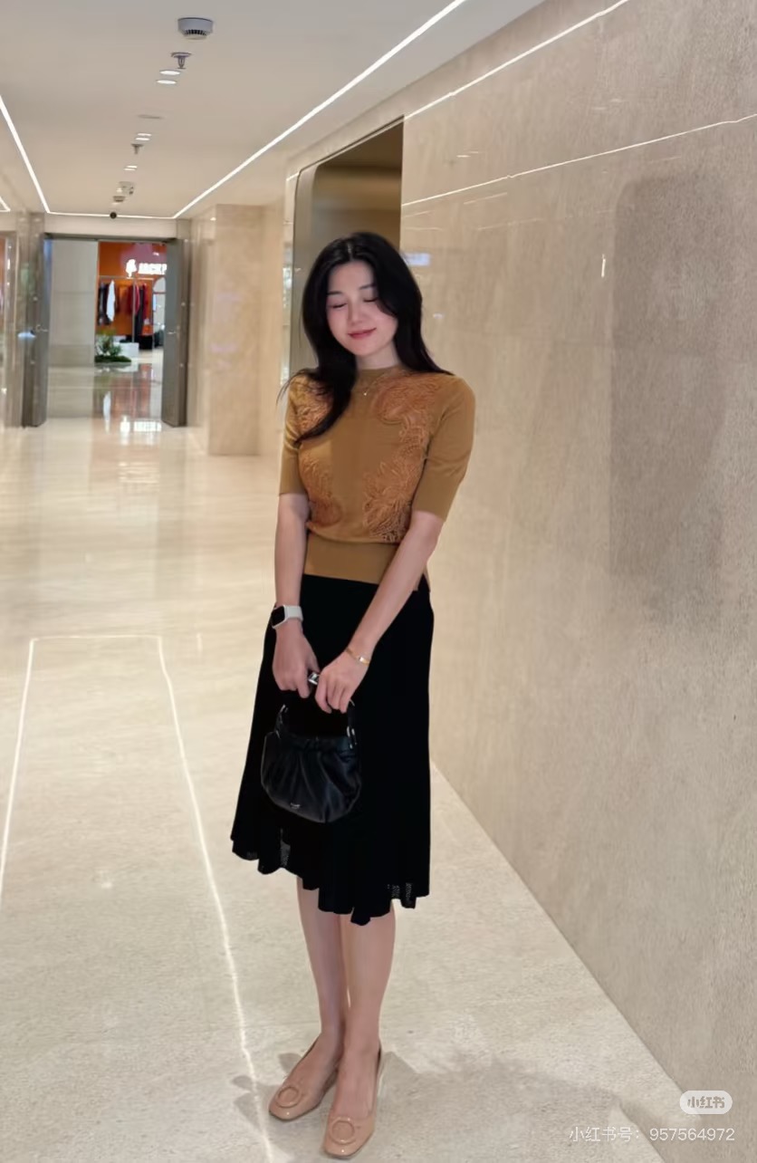 NO:533889,Demonstration of foot fitting, single shoes19860909上脚搭配示范,单鞋,Women's Shoes