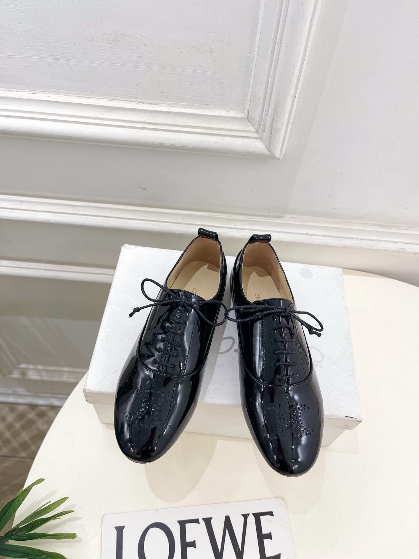 CELINE | 赛琳 25𝐬𝐬 💛2025新品 LISE TRIOMPHE镂孔标志板鞋 上新!🔜 BS