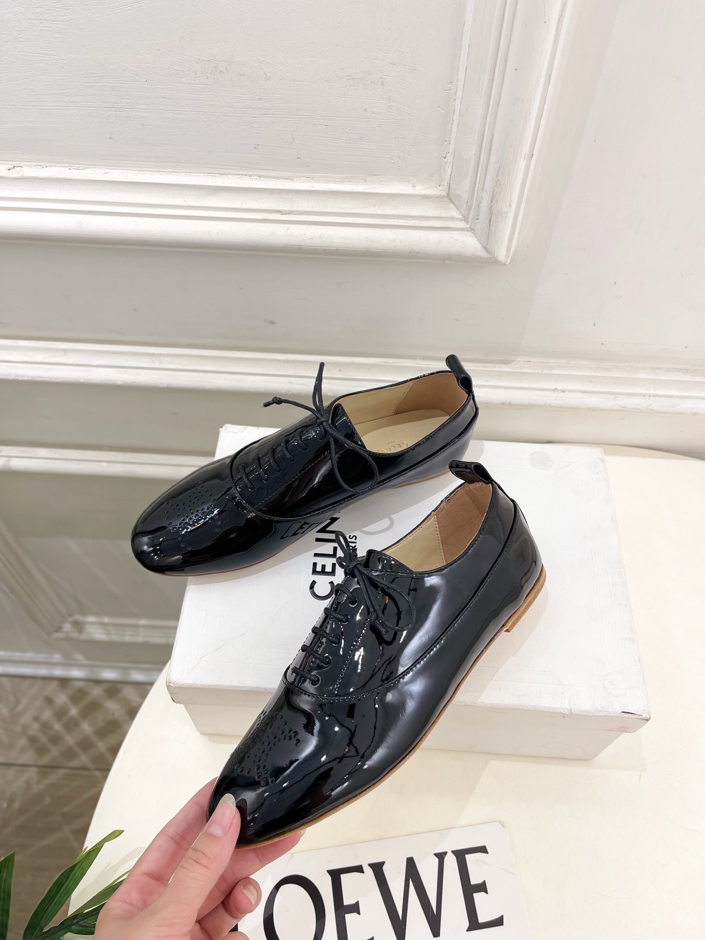 CELINE | 赛琳 25𝐬𝐬 💛2025新品 LISE TRIOMPHE镂孔标志板鞋 上新!🔜 BS