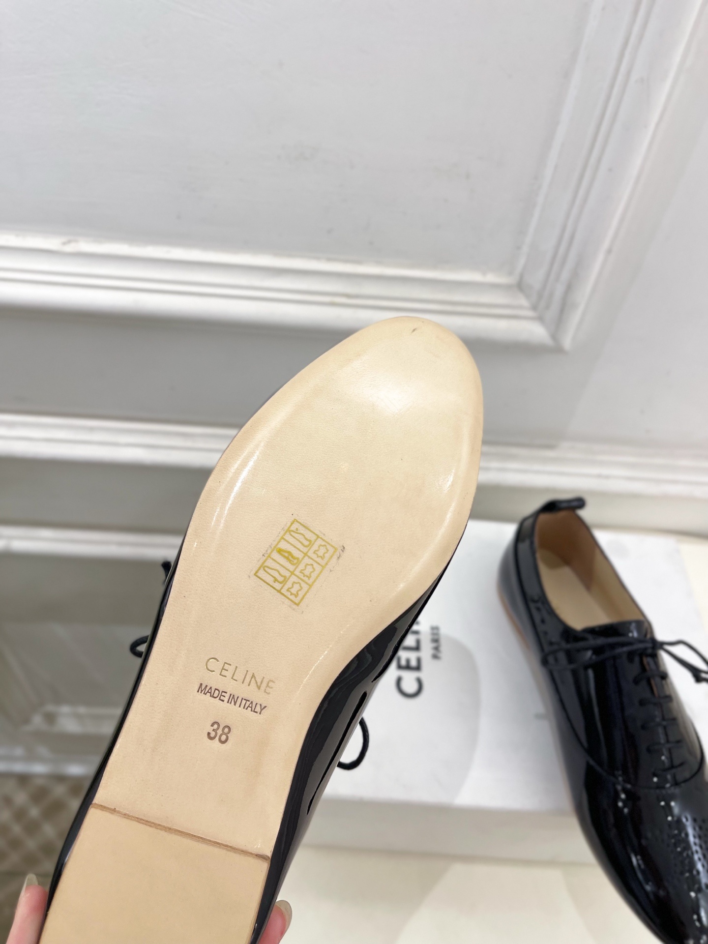 CELINE | 赛琳 25𝐬𝐬 💛2025新品 LISE TRIOMPHE镂孔标志板鞋 上新!🔜 BS