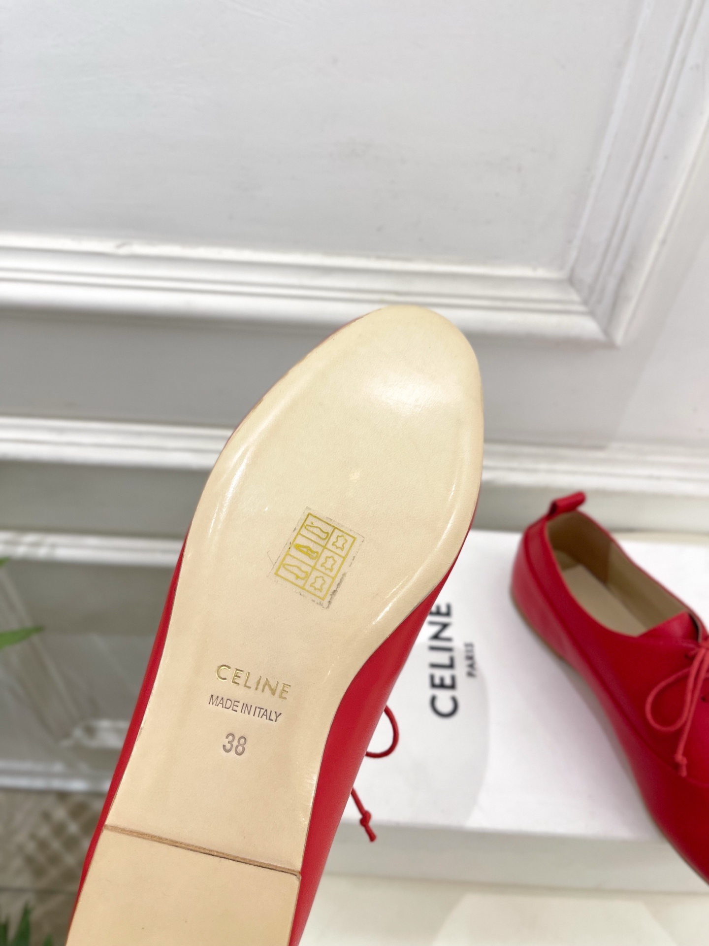 CELINE | 赛琳 25𝐬𝐬 💛2025新品 LISE TRIOMPHE镂孔标志板鞋 上新!🔜 BS
