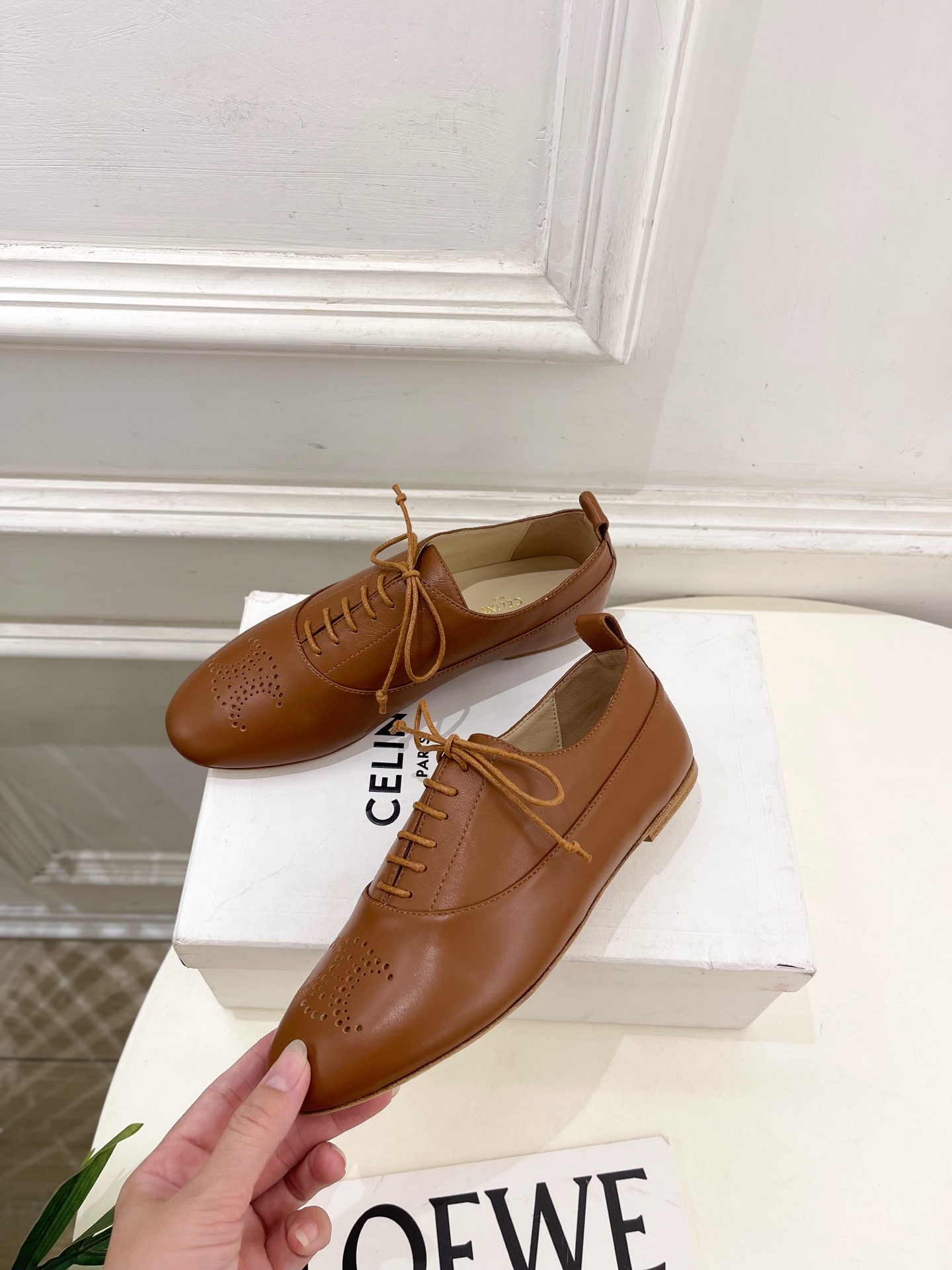 CELINE | 赛琳 25𝐬𝐬 💛2025新品 LISE TRIOMPHE镂孔标志板鞋 上新!🔜 BS