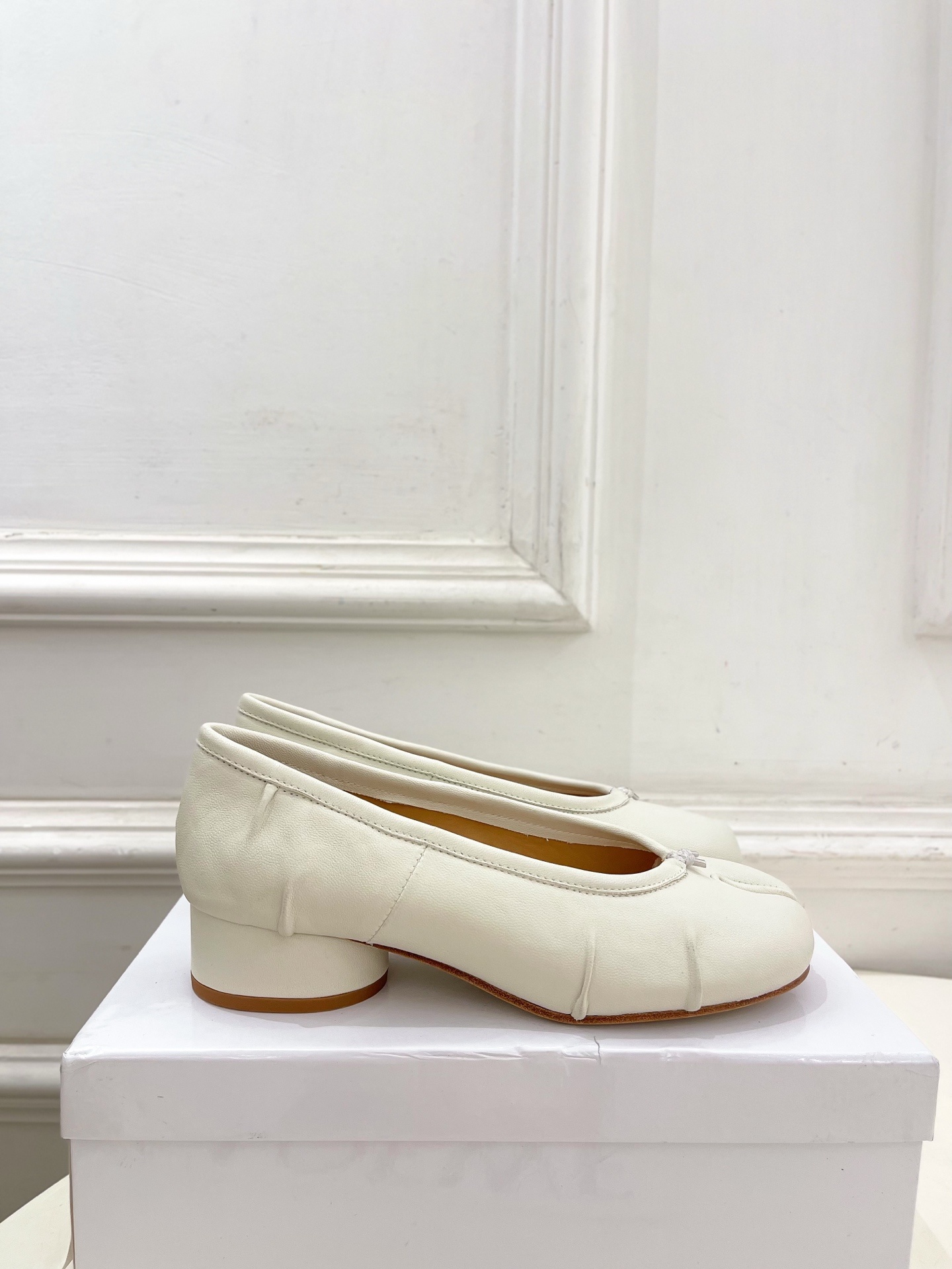 Maison Margiela· MM6马吉拉 2025新款 Tabi分趾褶皱芭蕾鞋————————MM